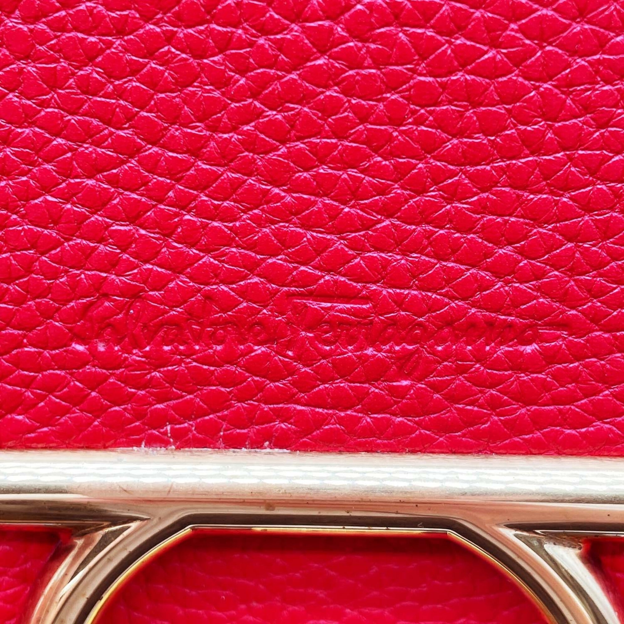 Salvatore Ferragamo Red Color Leather Shoulder Bag (Pre-Owned)
