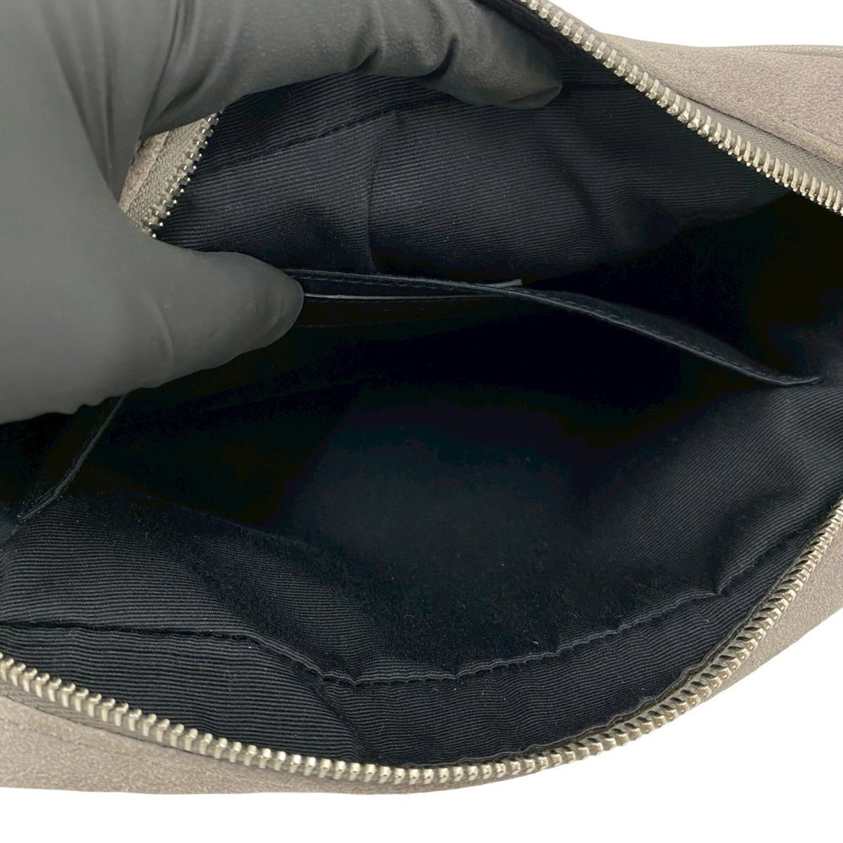 Saint Laurent Gray Leather Pochette Shoulder Bag (Pre-Owned)