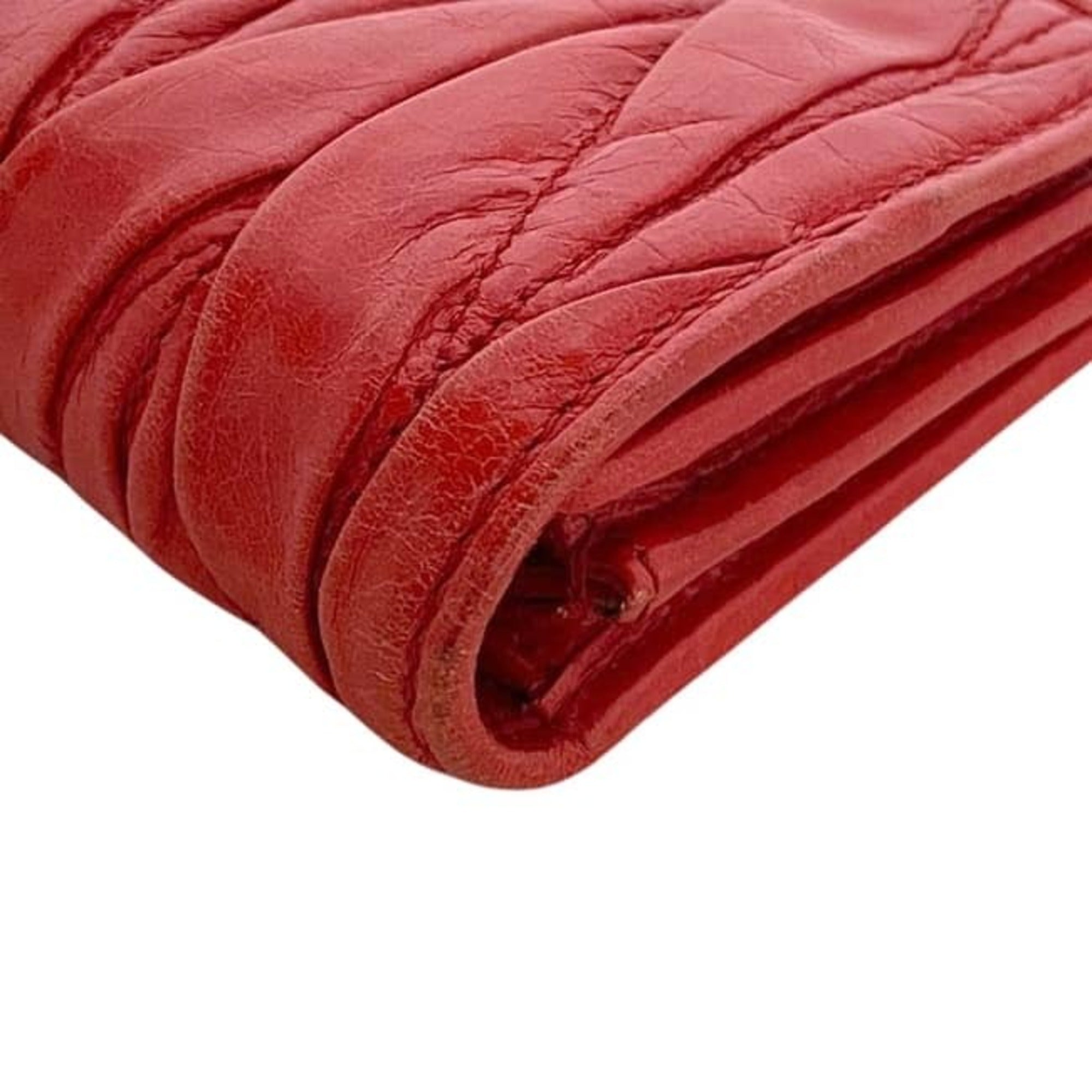 Miu Miu Matelasse Red Color Leather Long Wallet (Bi-Fold) (Pre-Owned)