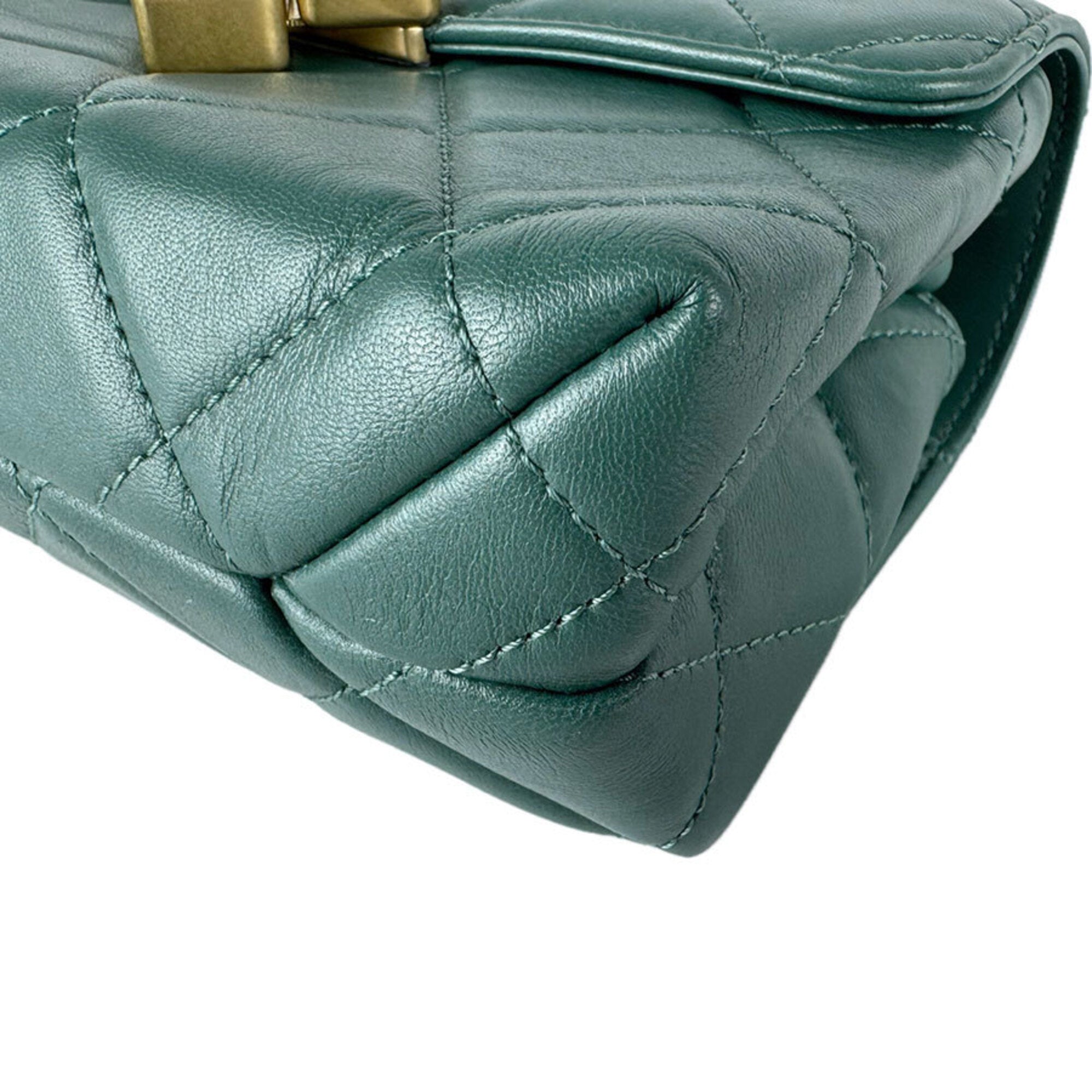 Chanel Green Leather Shoulder Bag (Pre-Owned)