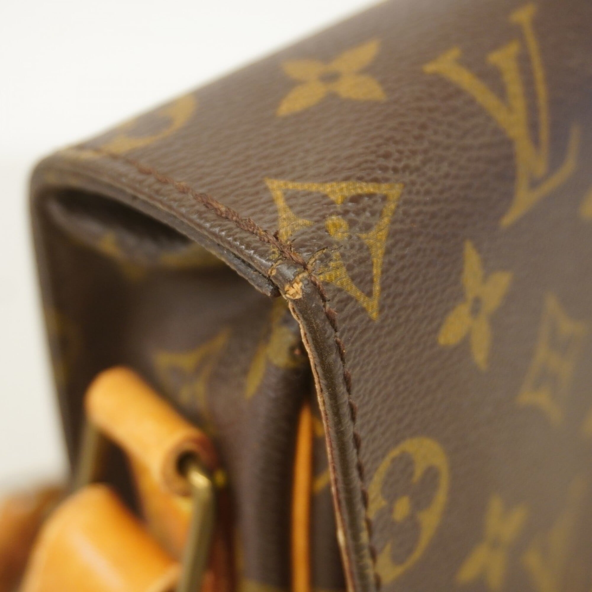 Louis Vuitton Brown Shoulder Bag (Pre-Owned)