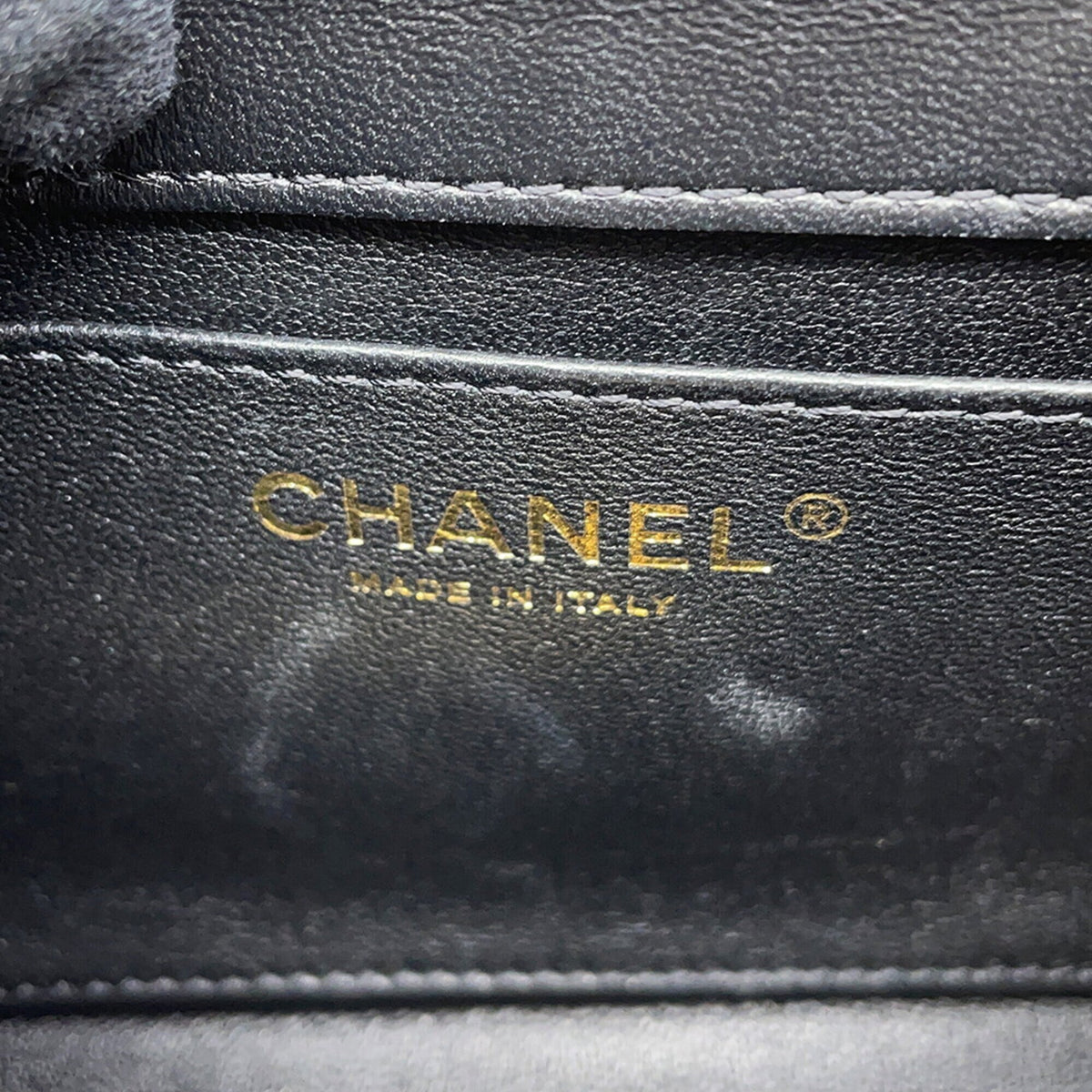 Chanel Black Leather Shoulder Bag (Pre-Owned)