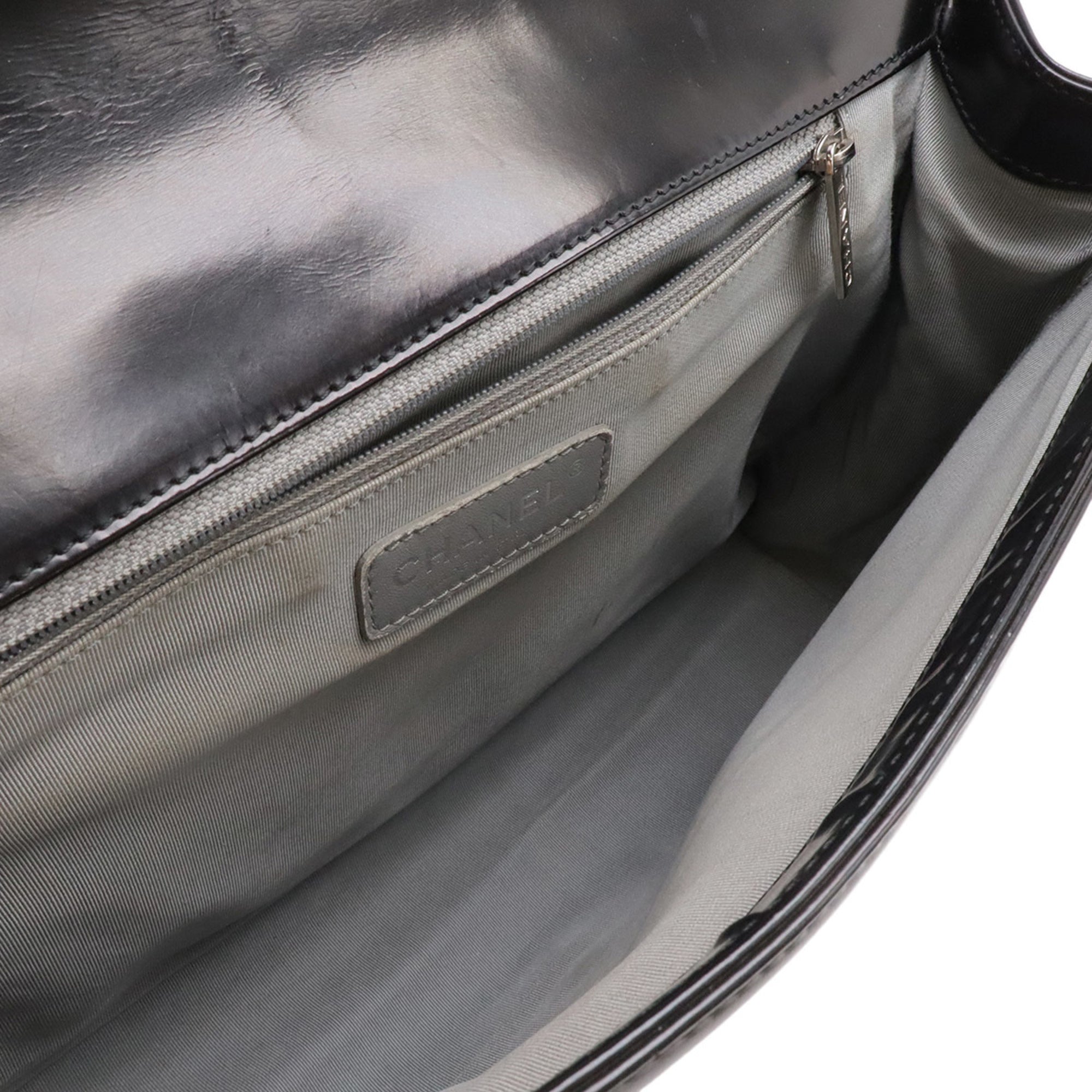 Chanel Black Shoulder Bag (Pre-Owned)