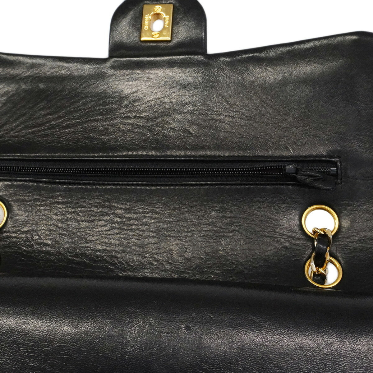 Chanel Black Leather Shoulder Bag (Pre-Owned)