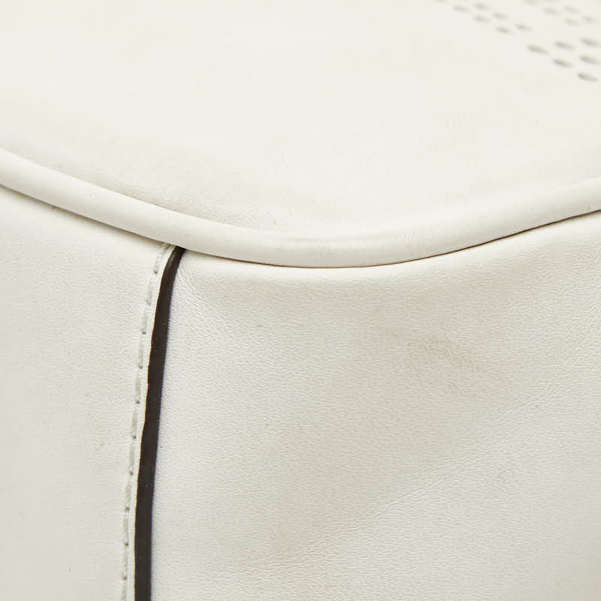 Michael Kors White Leather Shoulder Bag (Pre-Owned)