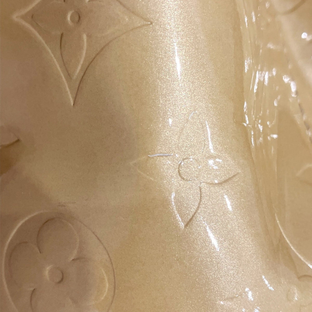 Louis Vuitton Beige Patent Leather Handbag (Pre-Owned)