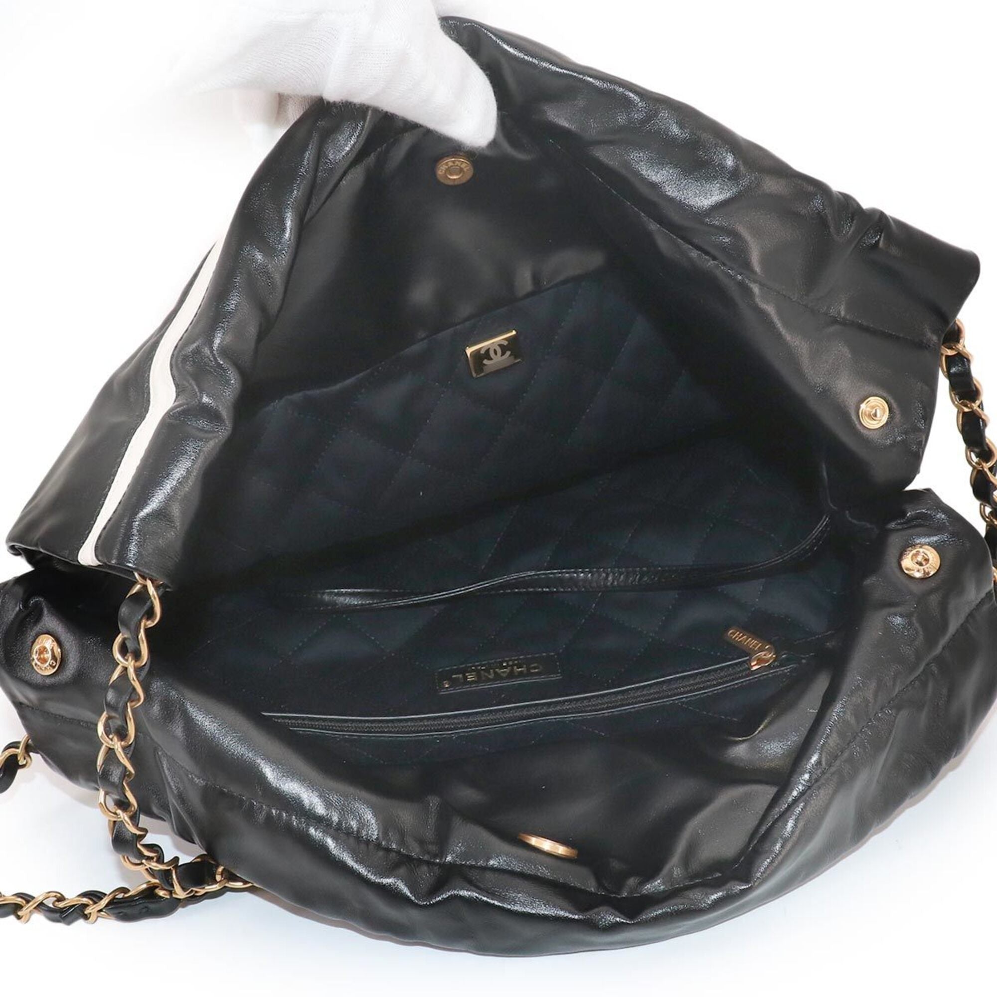 Chanel Black White Leather Handbag Pouch Shoulder Bag (Pre-Owned)