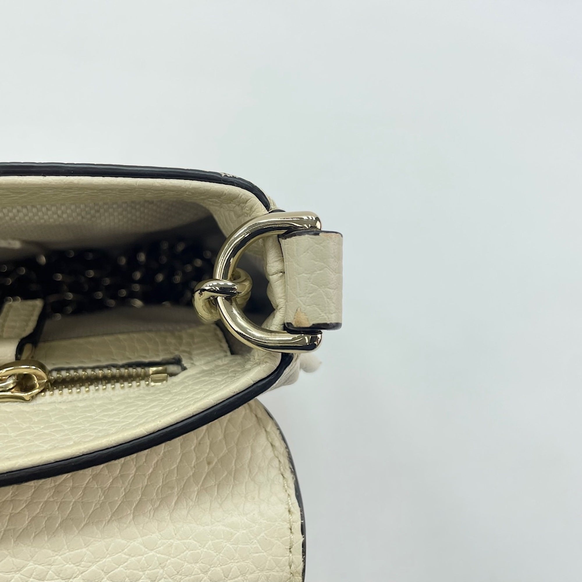 Gucci White Shoulder Bag (Pre-Owned)