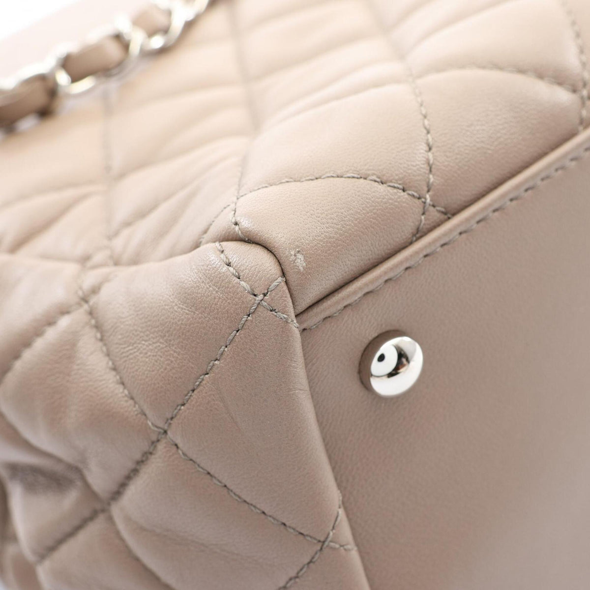 Chanel Beige Leather Handbag Tote Bag (Pre-Owned)