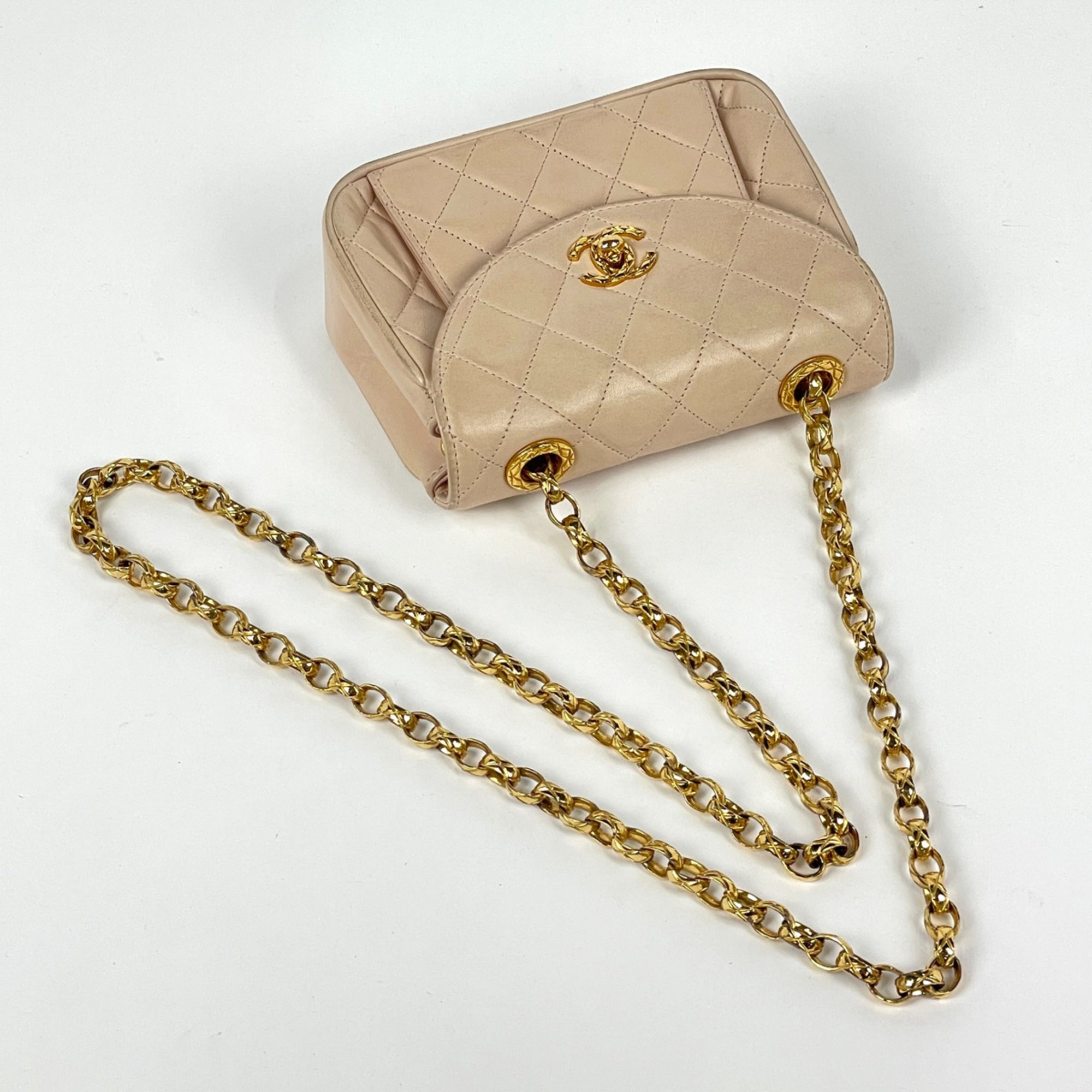Chanel Matelasse Beige Leather Shoulder Bag (Pre-Owned)