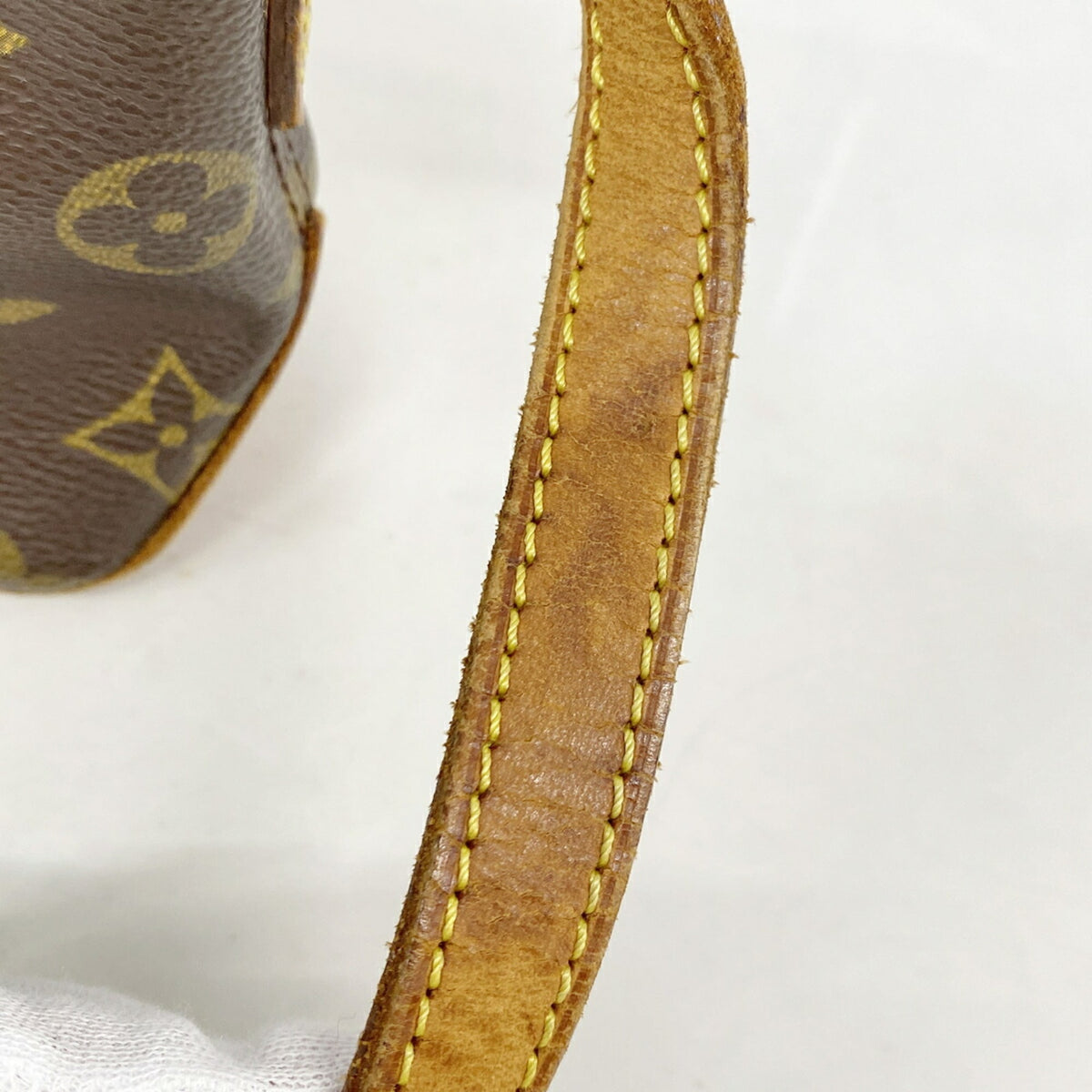 Louis Vuitton Brown Shoulder Bag (Pre-Owned)