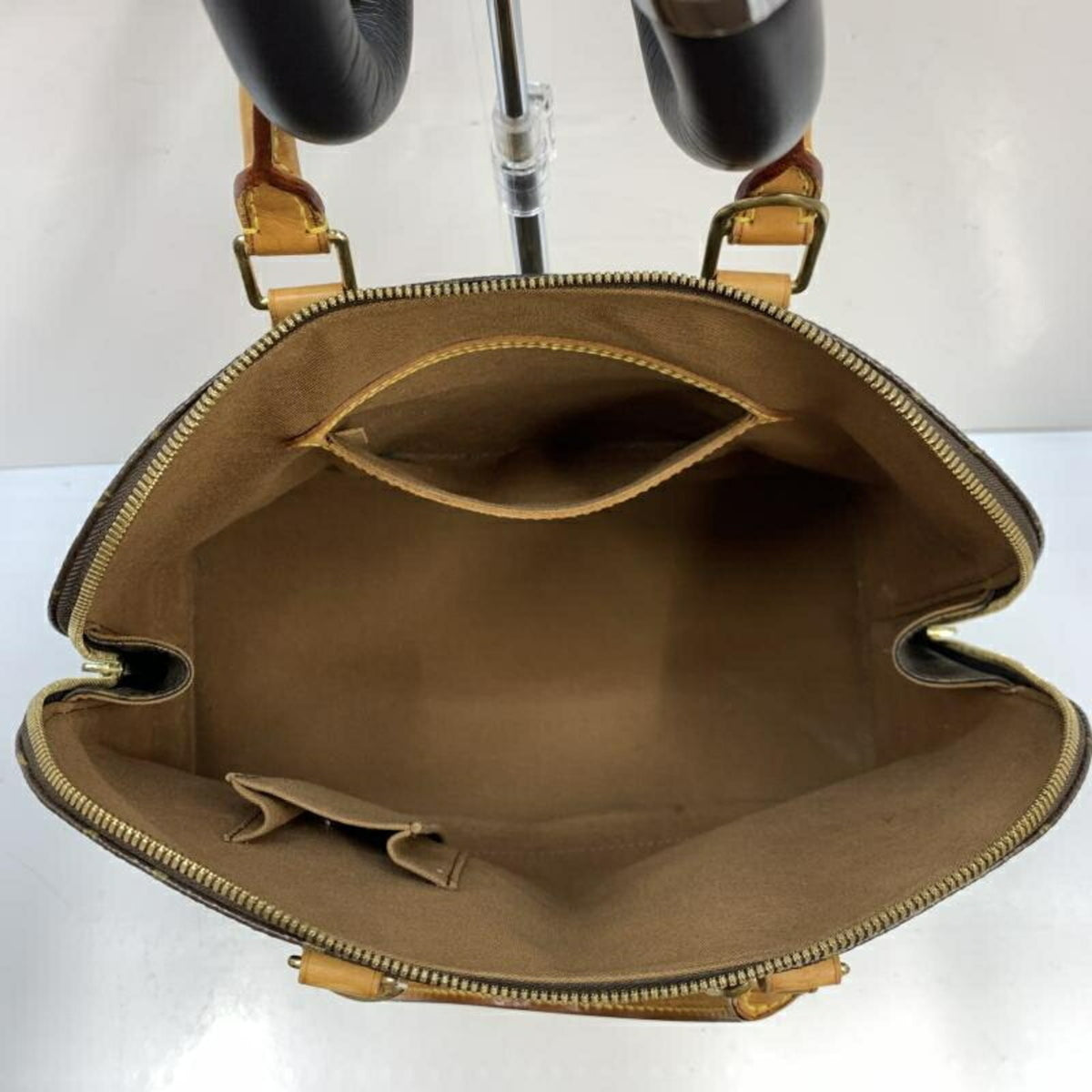 Louis Vuitton Brown Handbag (Pre-Owned)