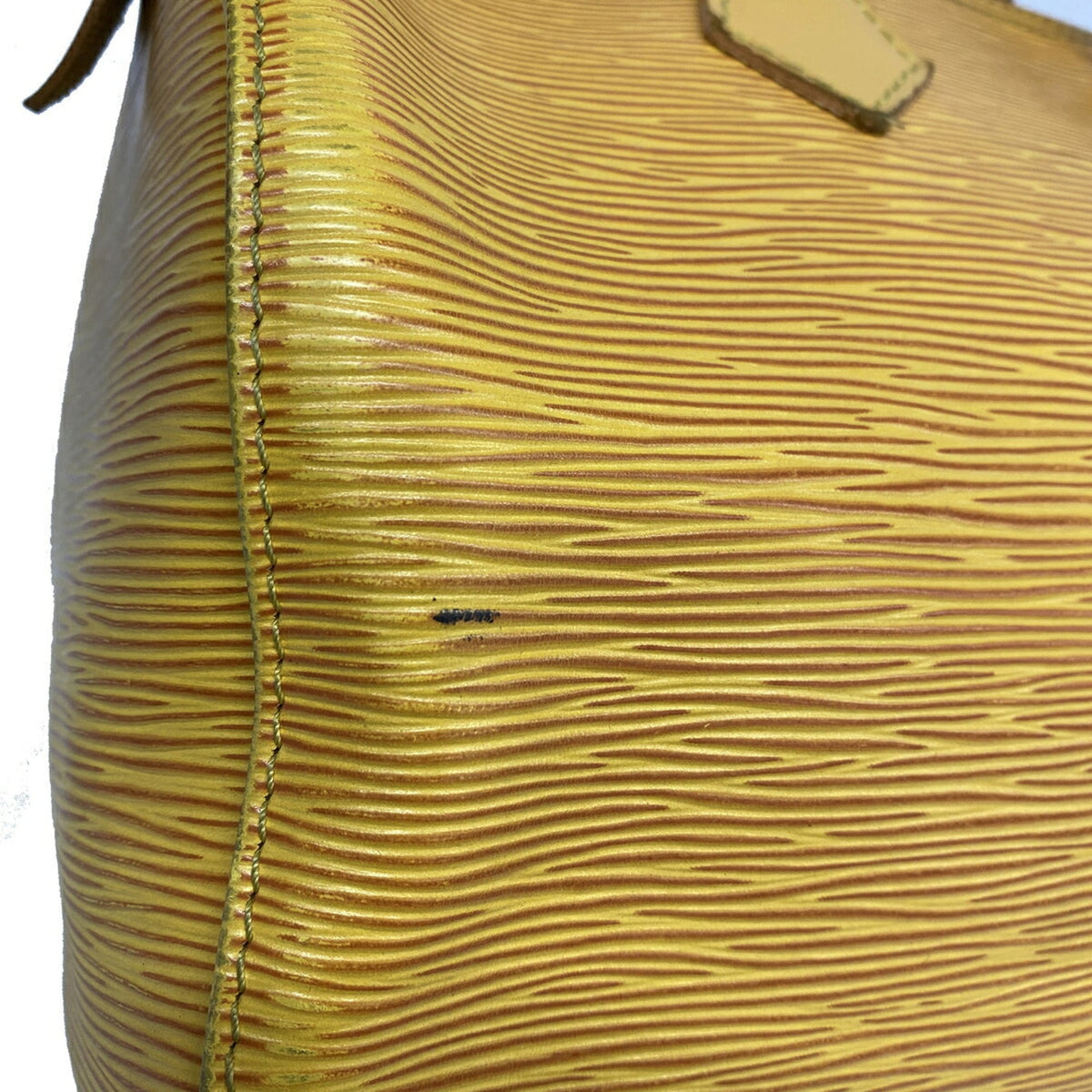 Louis Vuitton Jaune Handbag (Pre-Owned)