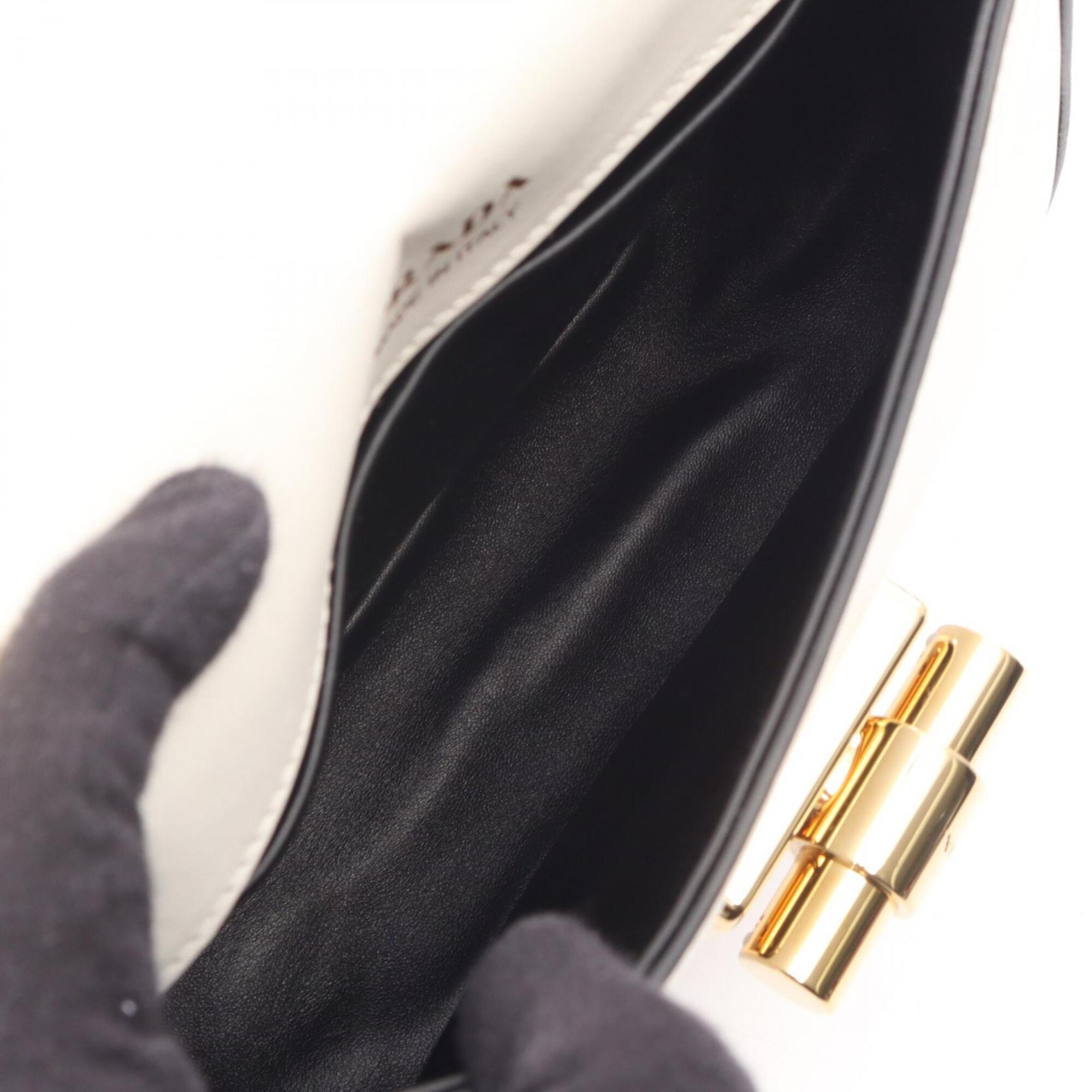 Prada White Leather Shoulder Bag (Pre-Owned)