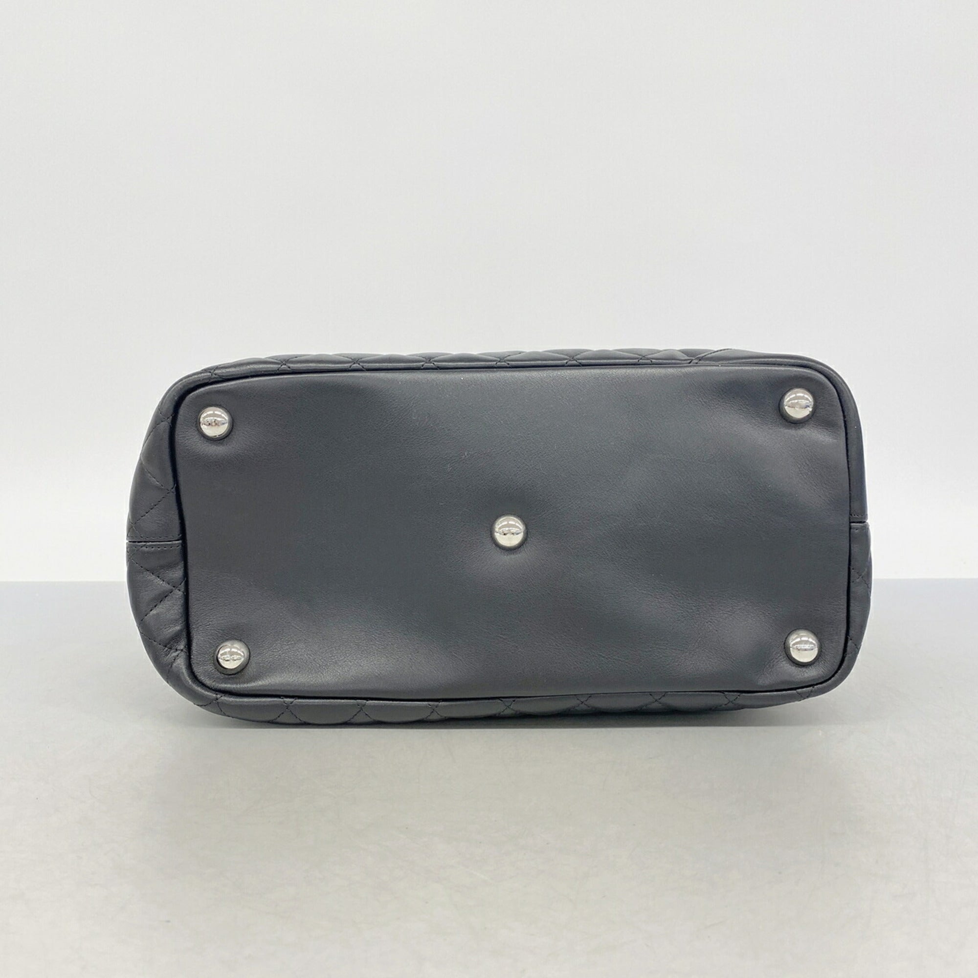 Chanel Black Leather Tote Bag (Pre-Owned)