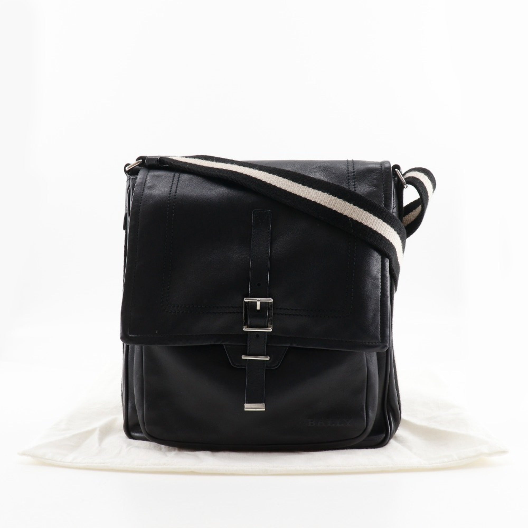 Bally Black Leather Shoulder Bag (Pre-Owned)