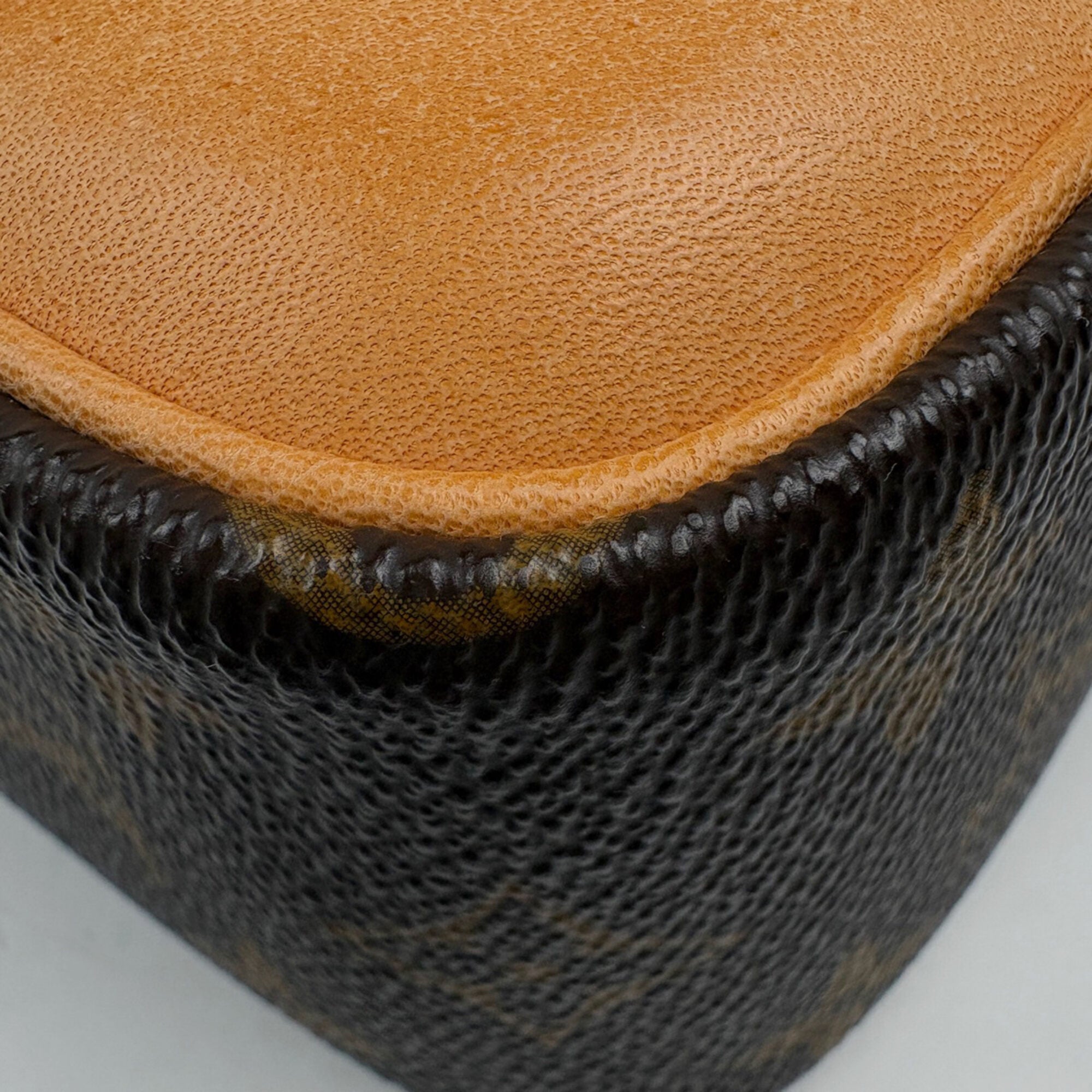 Louis Vuitton Brown Monogram Monogram Shoulder Bag (Pre-Owned)