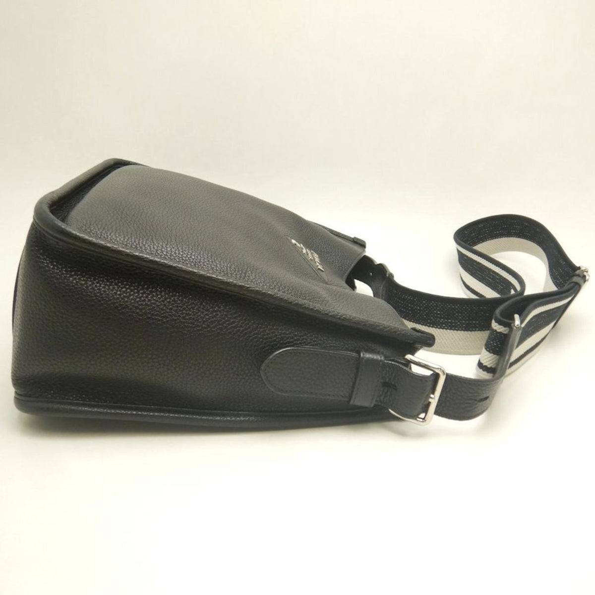 Prada Nero Leather Shoulder Bag (Pre-Owned)