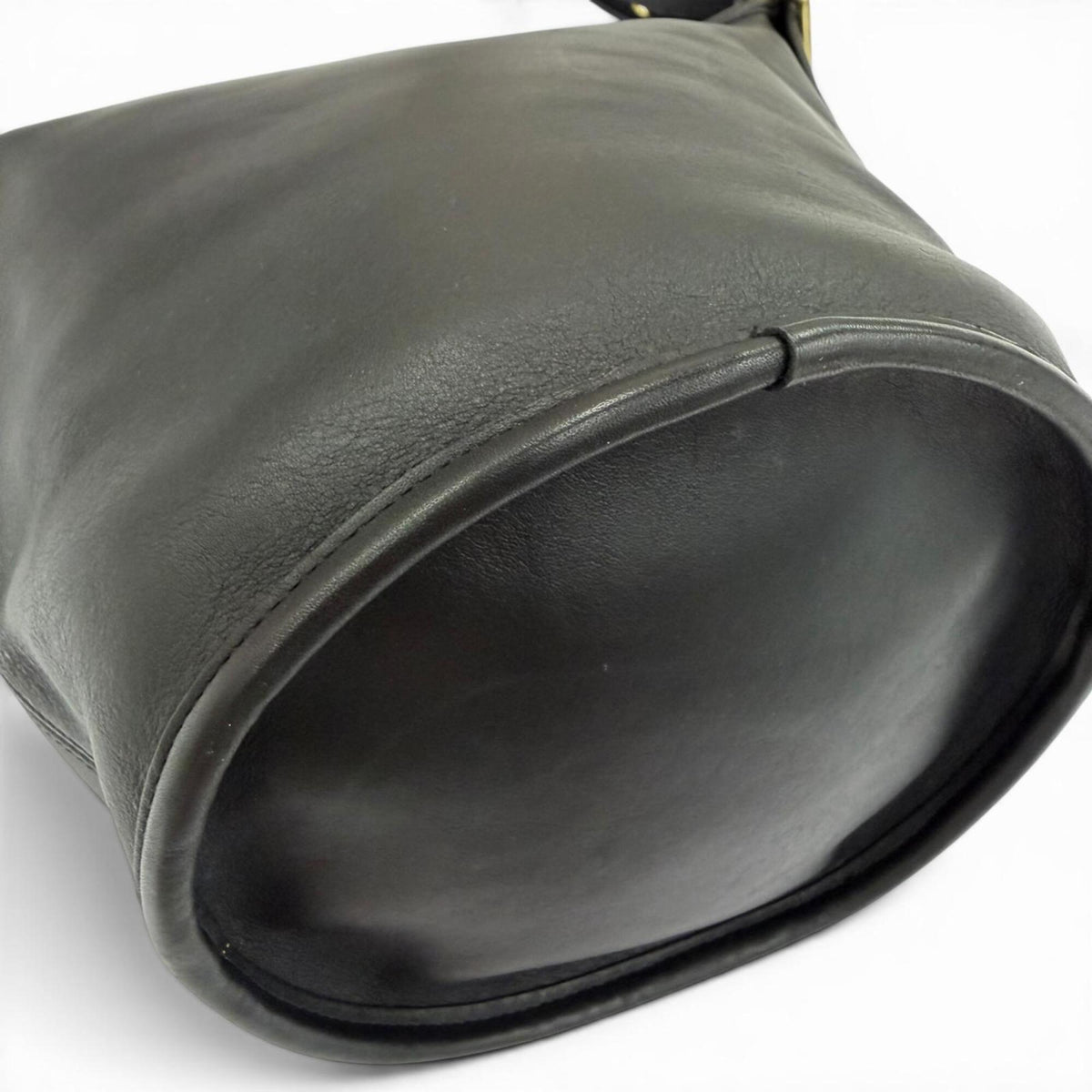 Coach Black Leather Shoulder Bag (Pre-Owned)