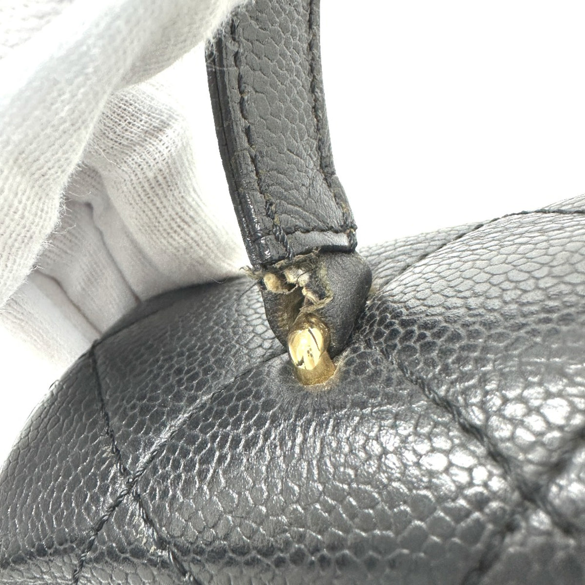 Chanel Black Leather Handbag (Pre-Owned)