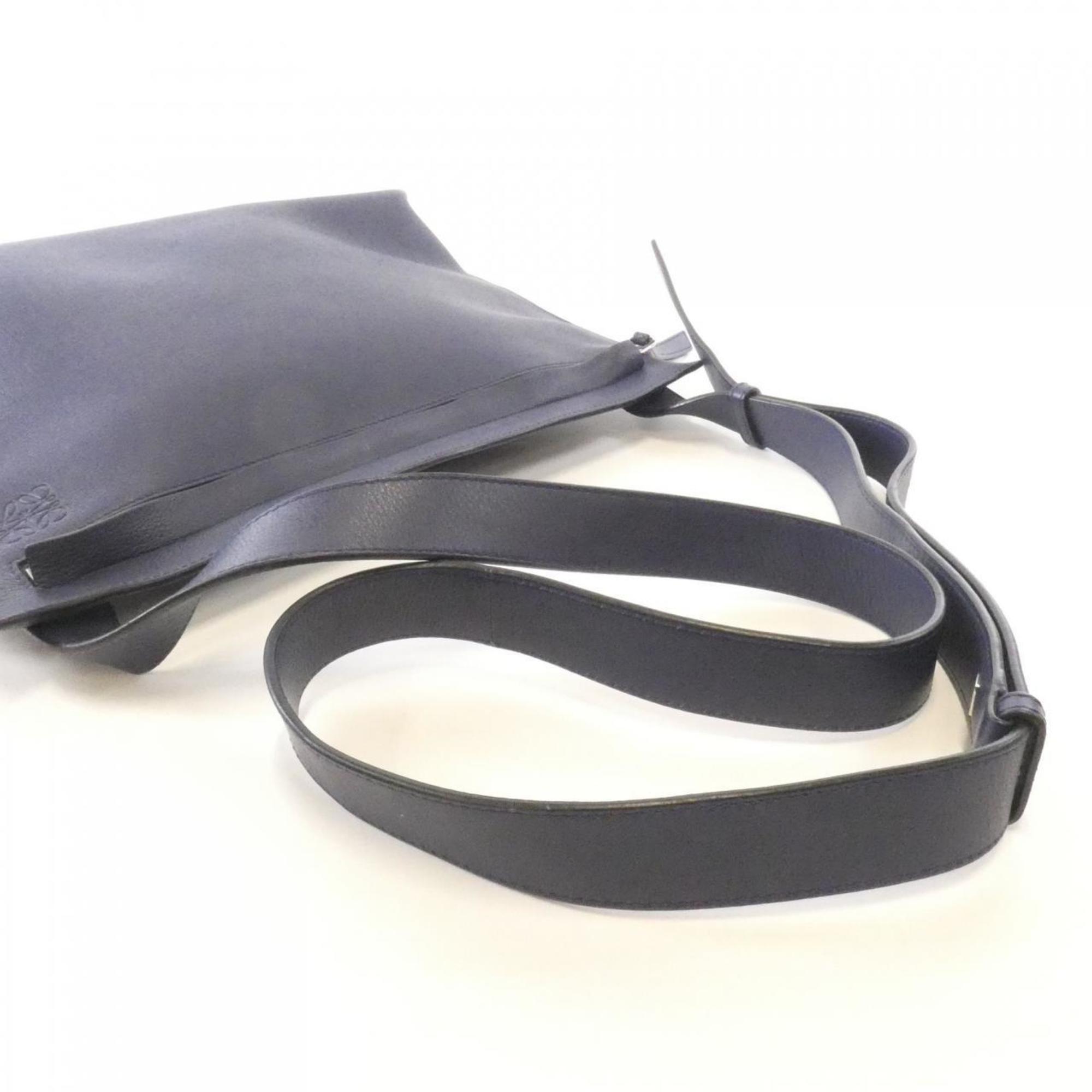 Loewe Navy Leather Shoulder Bag (Pre-Owned)