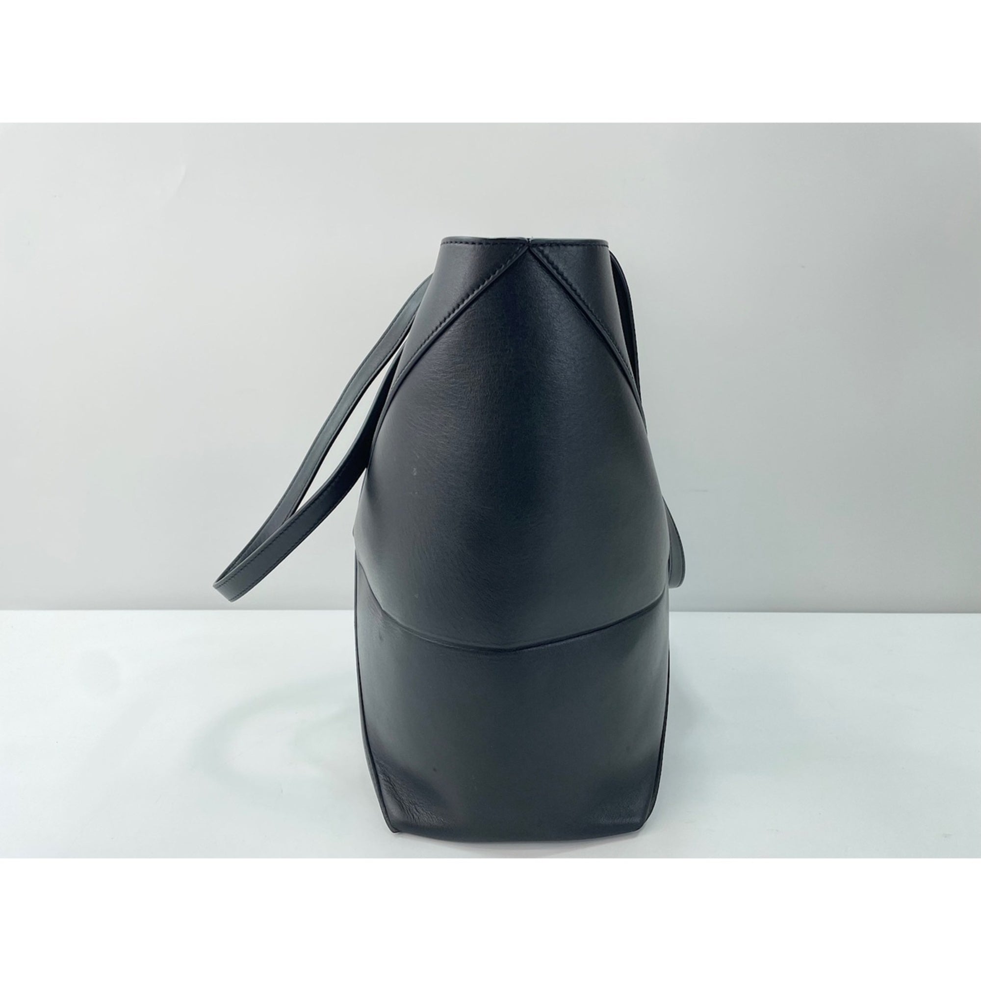 Loewe Black Tote Bag (Pre-Owned)