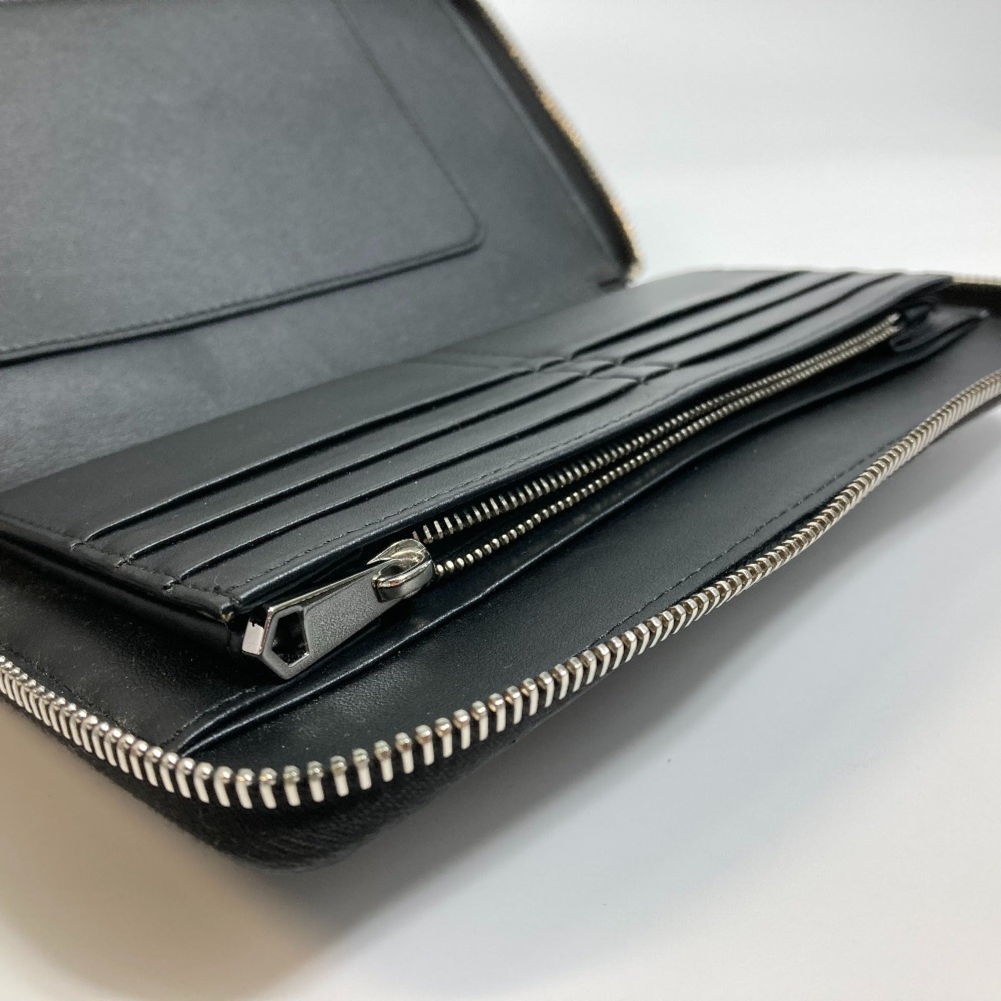 Givenchy Black Leather Long Wallet (Bi-Fold) (Pre-Owned)