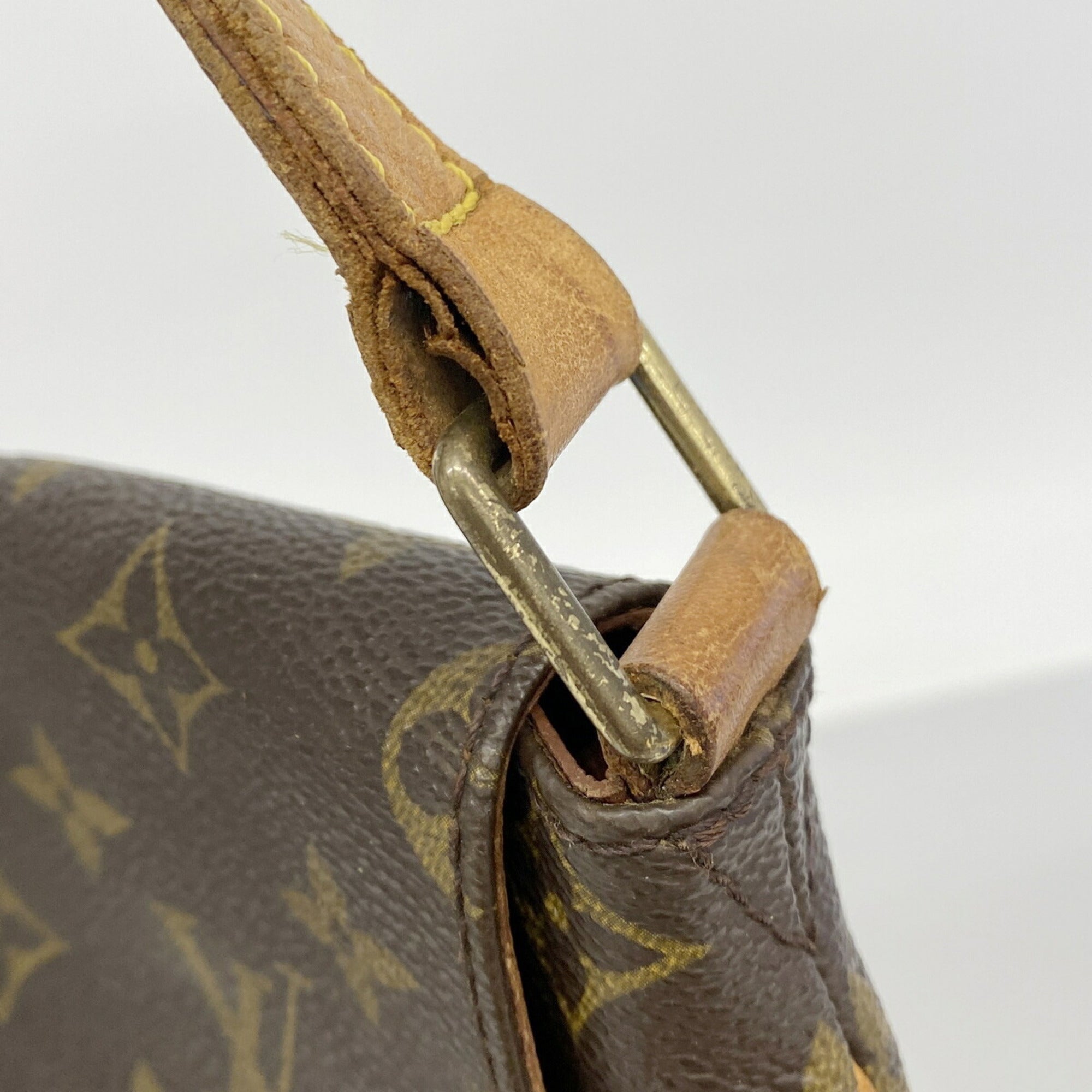 Louis Vuitton Brown Shoulder Bag (Pre-Owned)