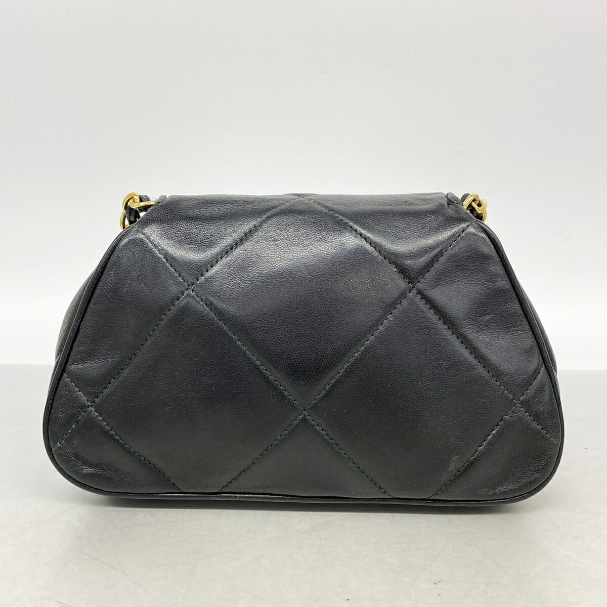 Chanel Black Leather Shoulder Bag (Pre-Owned)