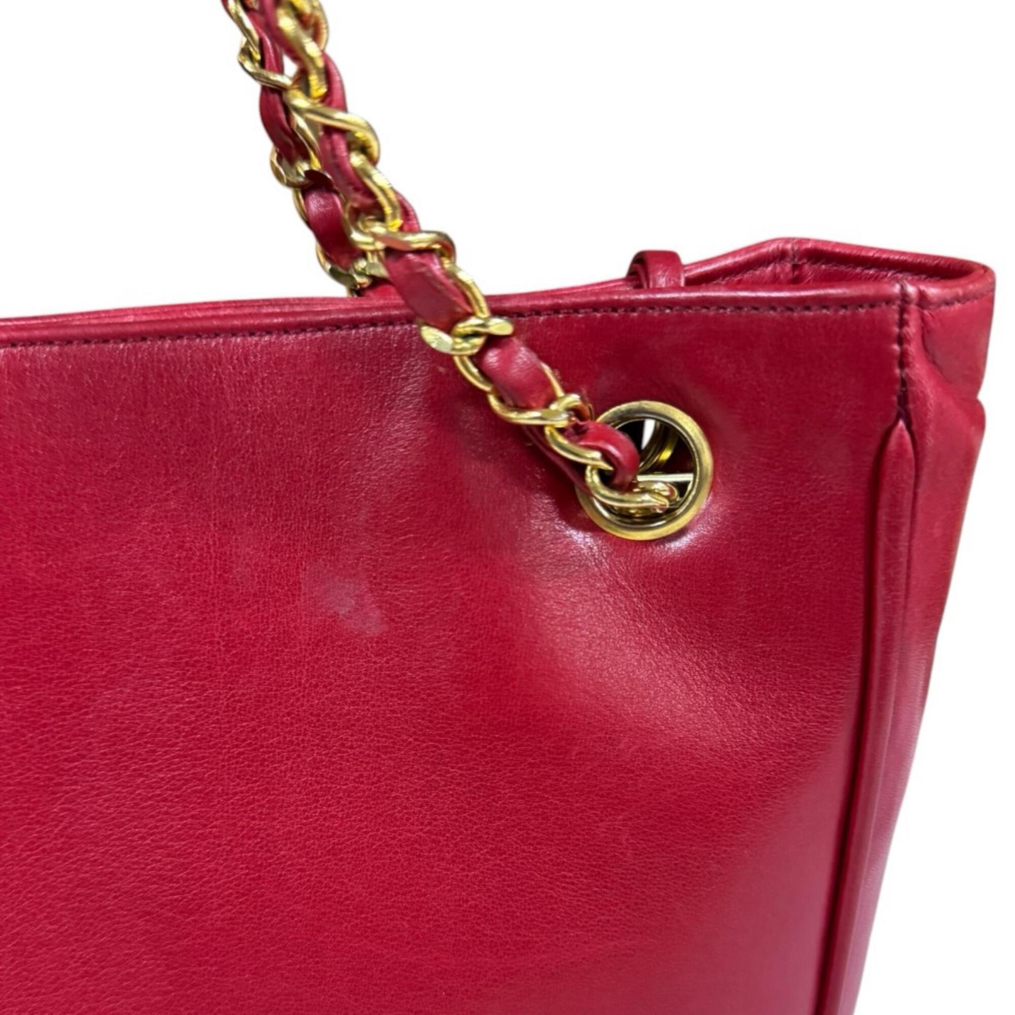 Chanel Red Color Leather Shoulder Bag (Pre-Owned)