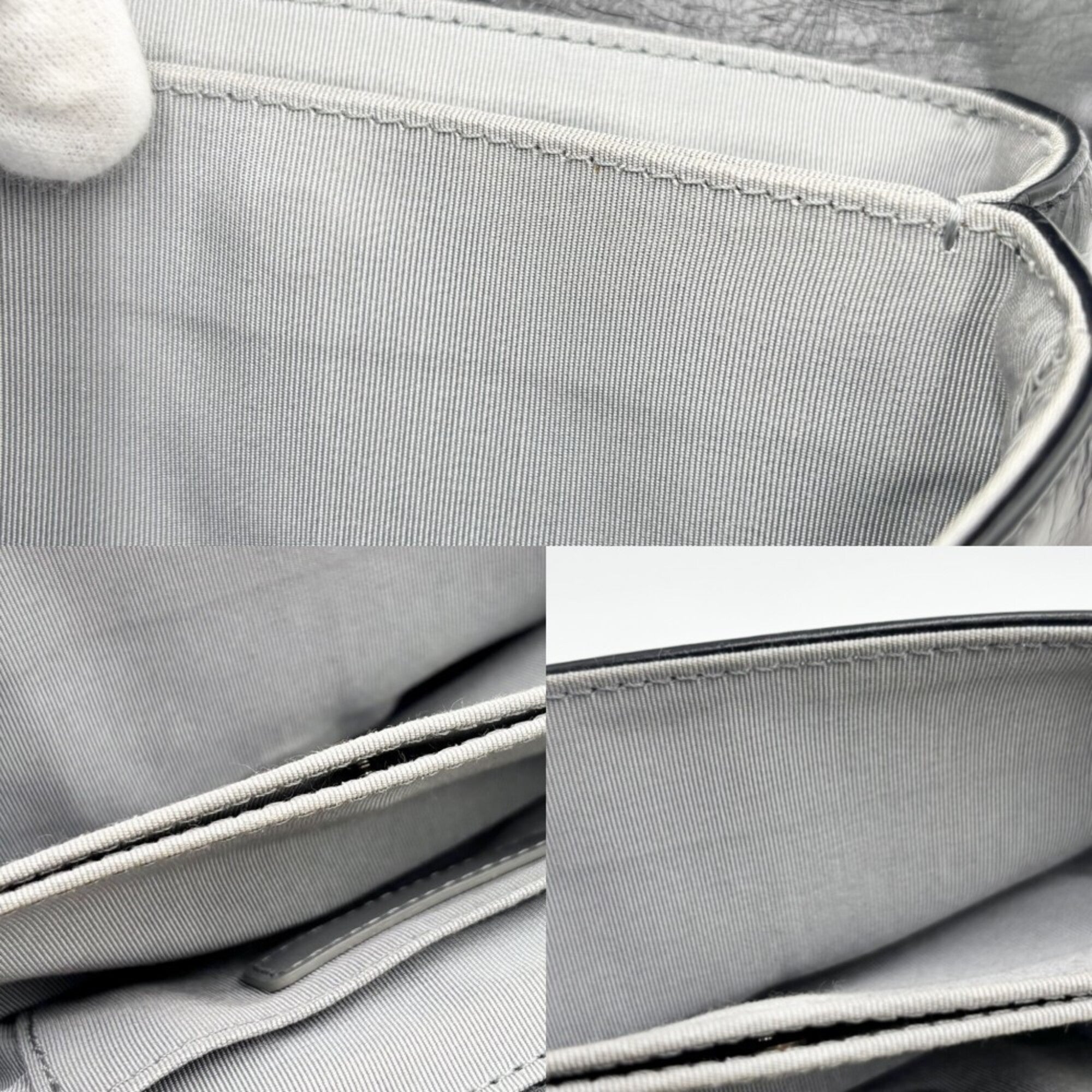 Chanel Black Leather Shoulder Bag (Pre-Owned)