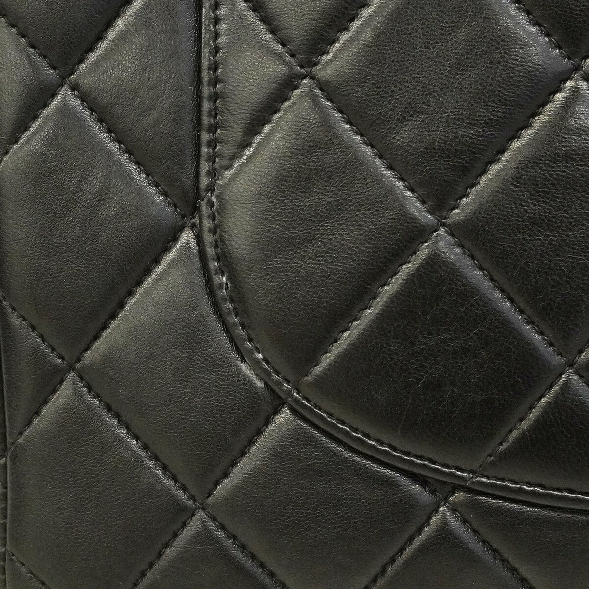 Chanel Black Shoulder Bag (Pre-Owned)
