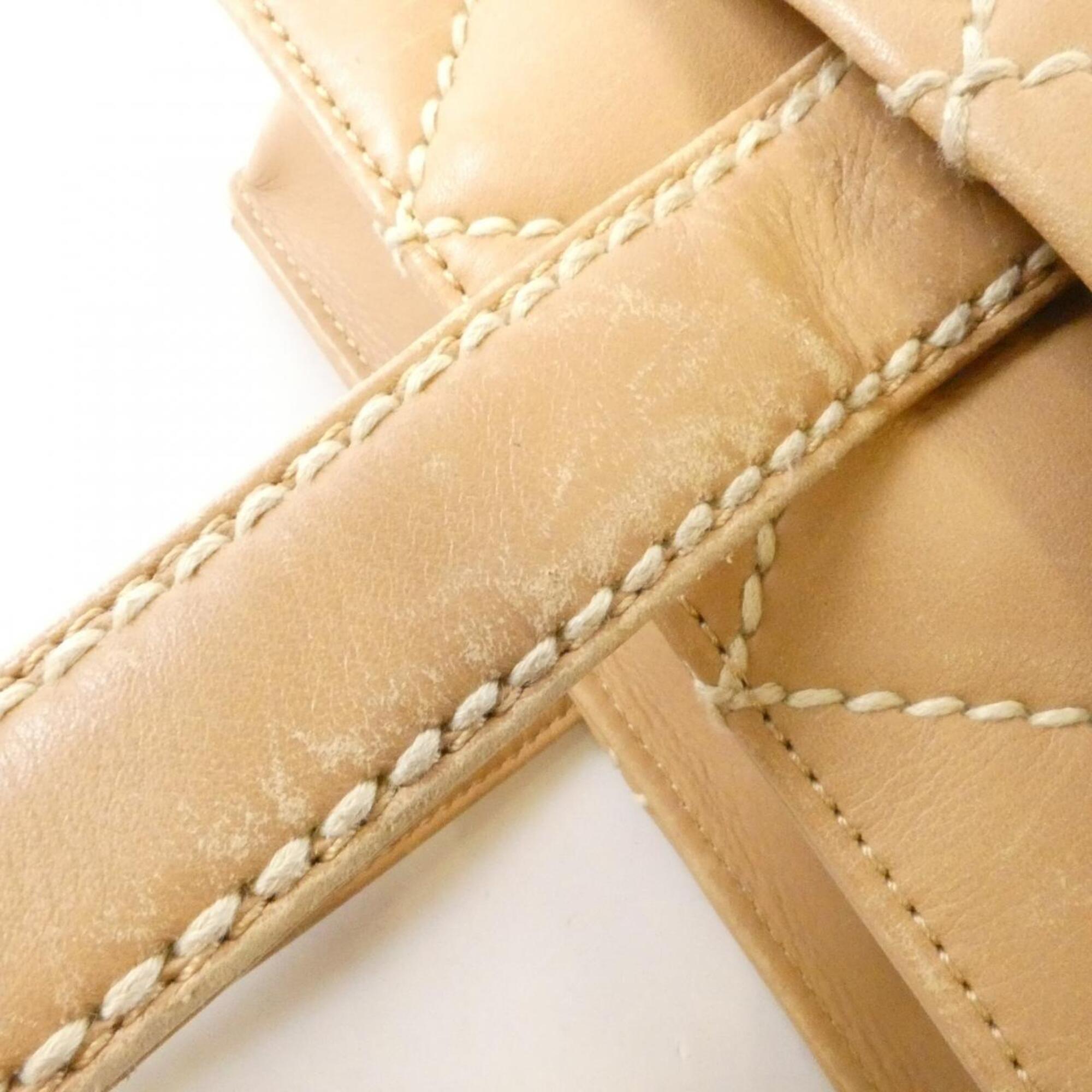 Chanel Beige White Leather Handbag (Pre-Owned)