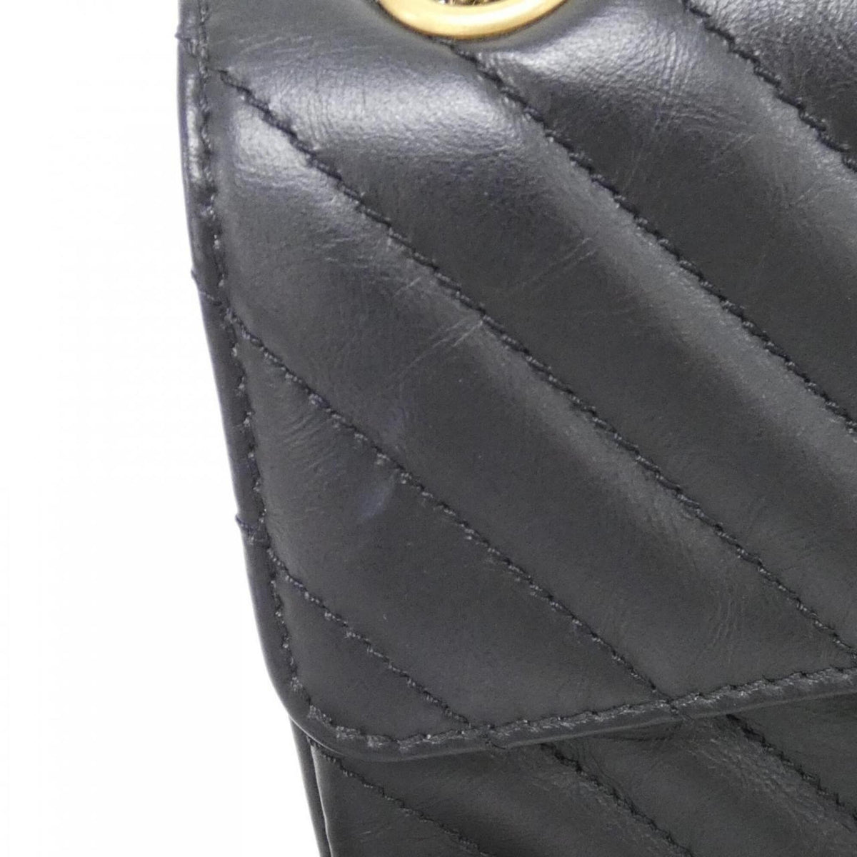 Chanel Black Leather Shoulder Bag (Pre-Owned)