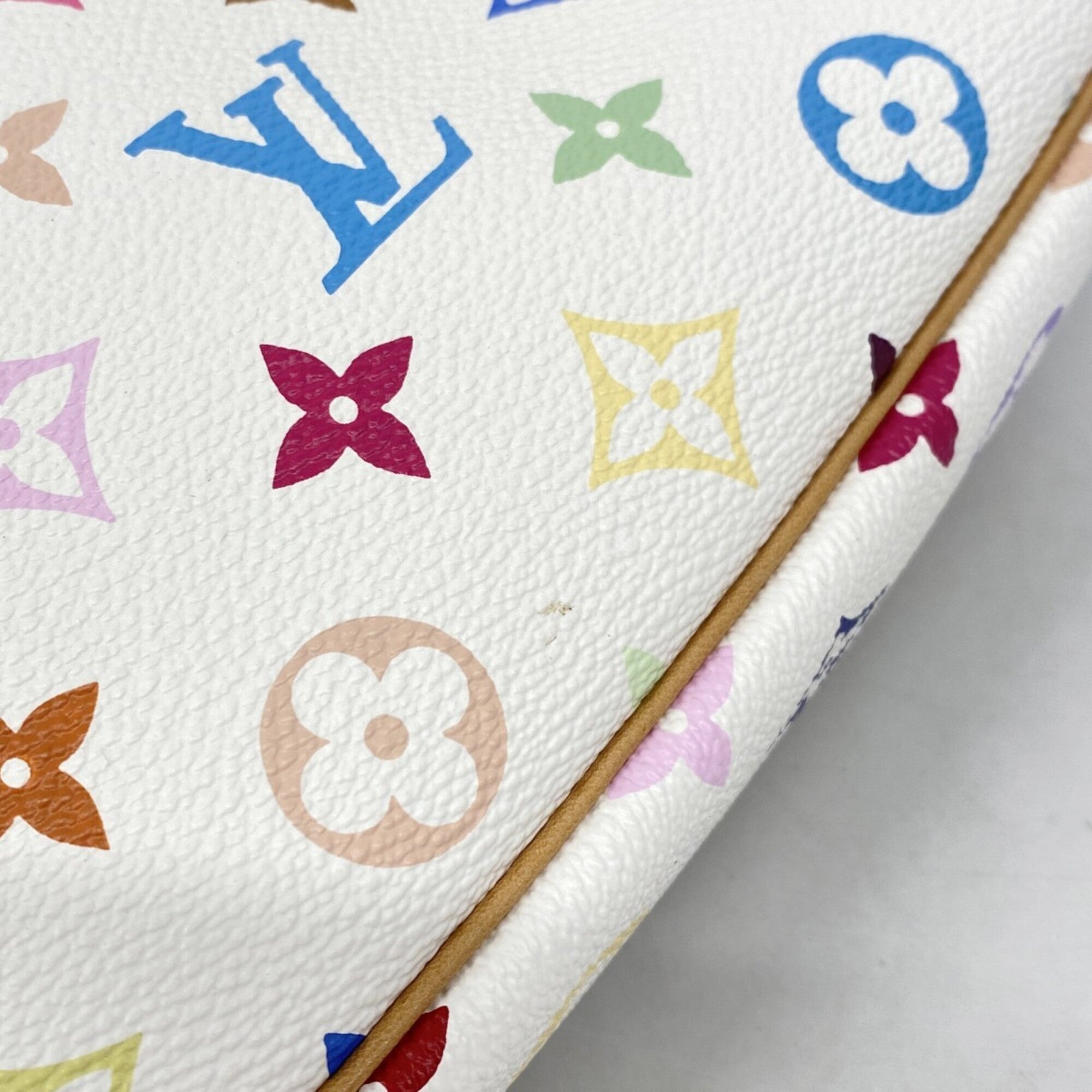 Louis Vuitton Blanc Pouch (Pre-Owned)