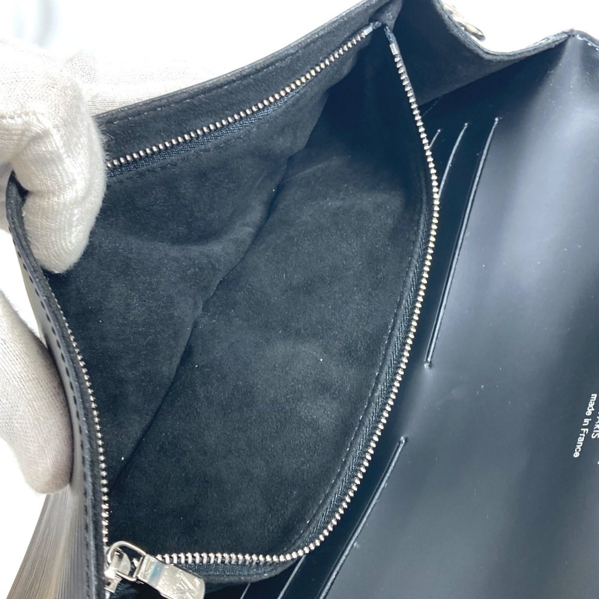 Louis Vuitton Black Epi Leather Clutch Bag Shoulder Bag (Pre-Owned)