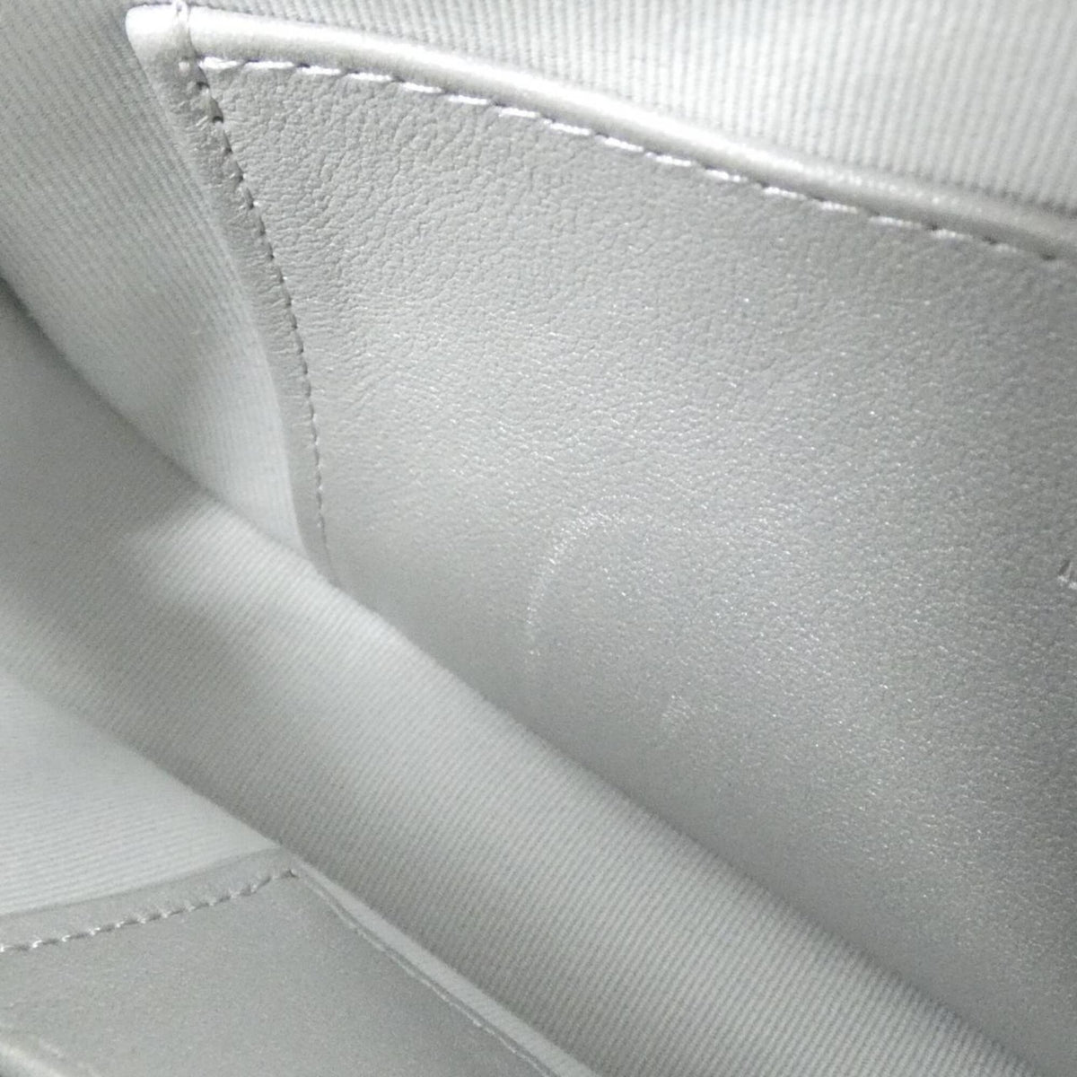 Chanel Silver Shoulder Bag (Pre-Owned)