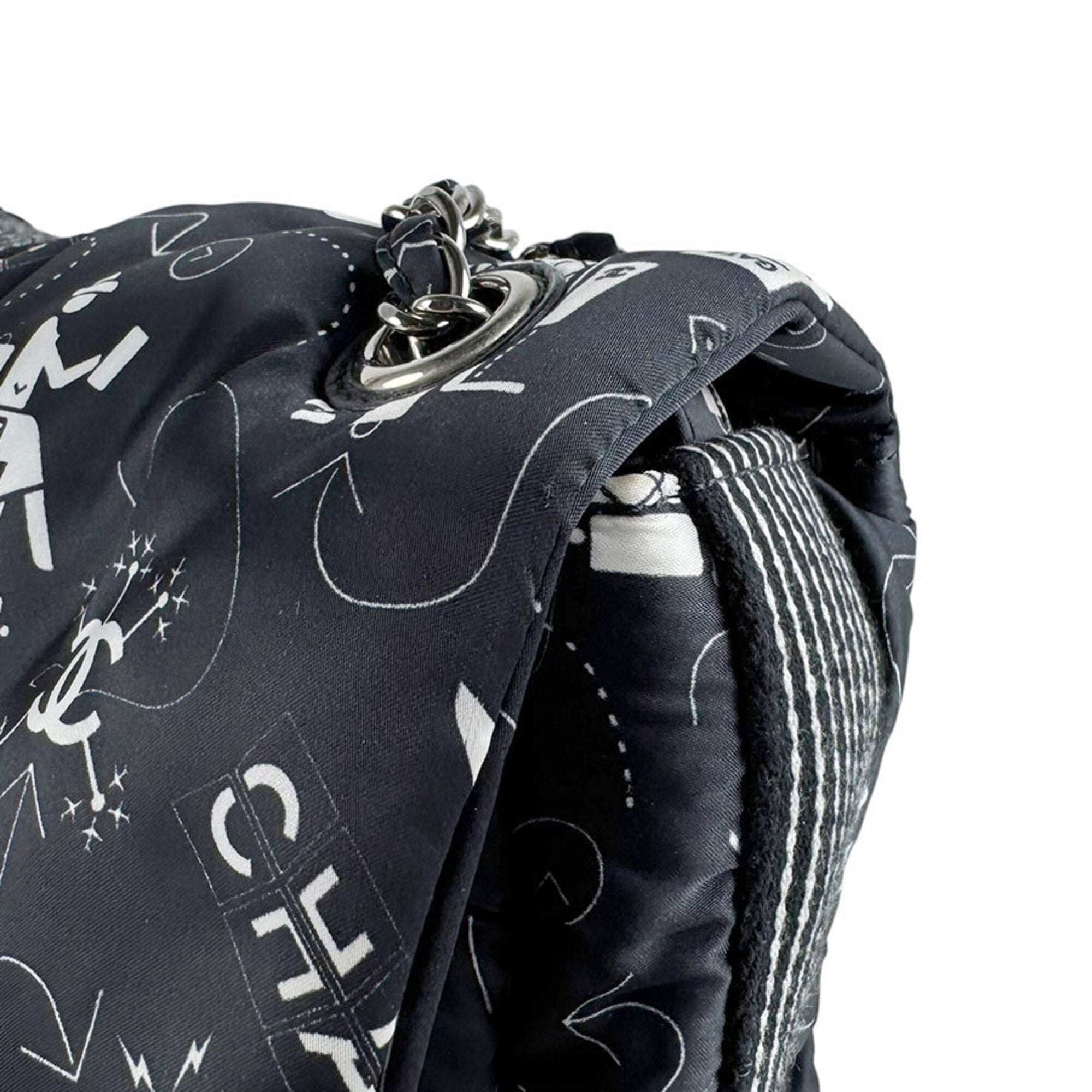 Chanel Black White Nylon Shoulder Bag (Pre-Owned)