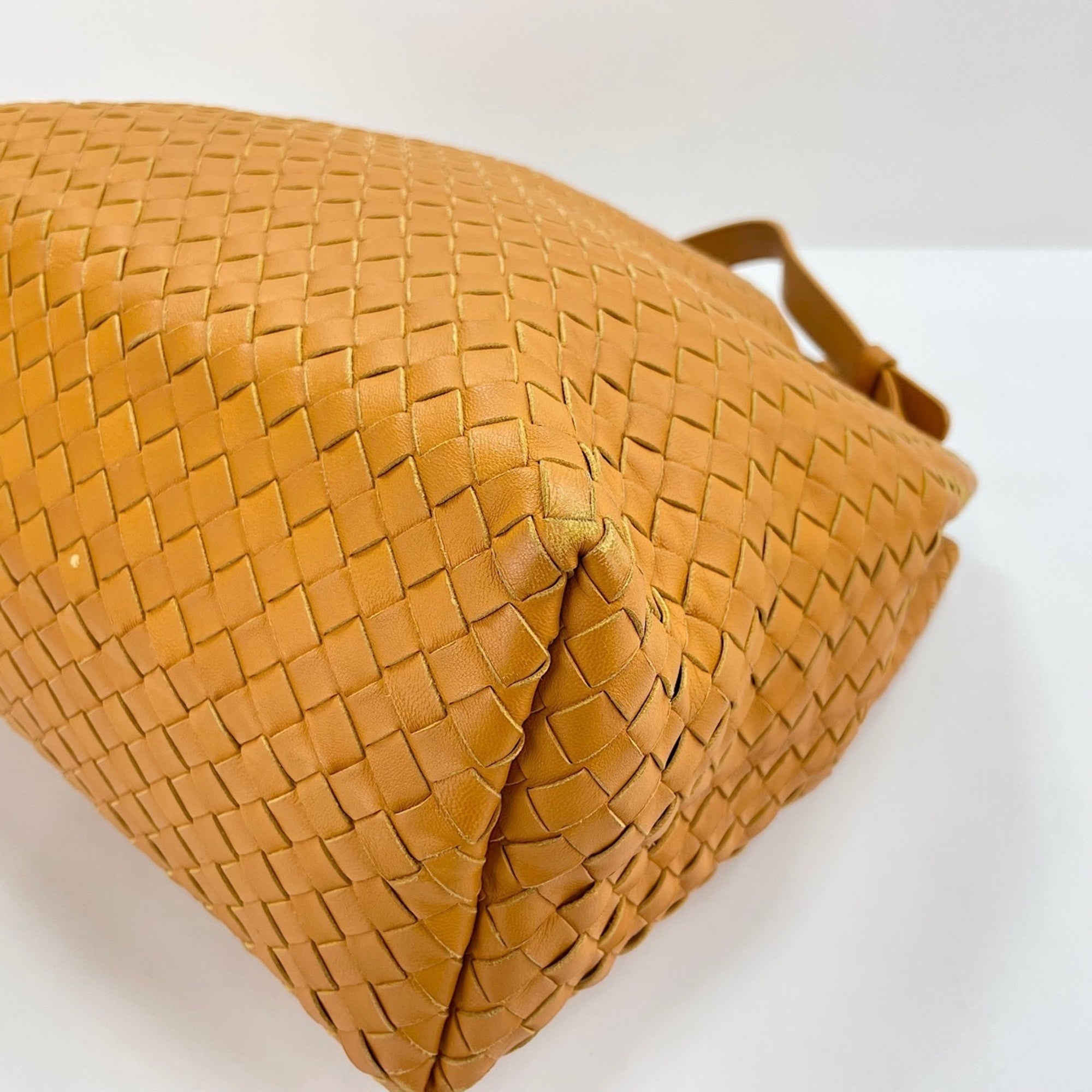 Bottega Veneta Intrecciato Yellow Leather Shoulder Bag (Pre-Owned)