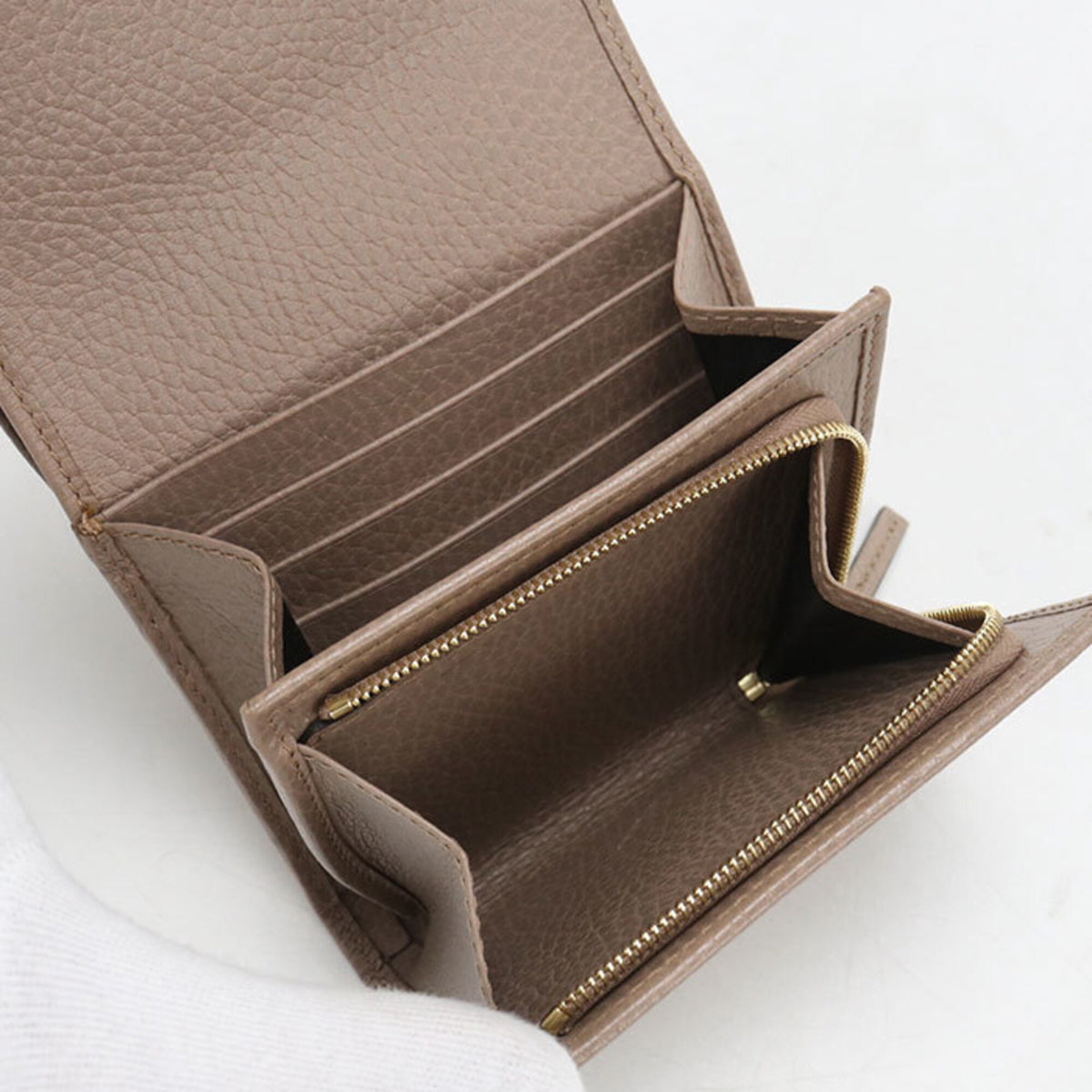 Gucci Beige Leather Wallet (Bi-Fold) (Pre-Owned)