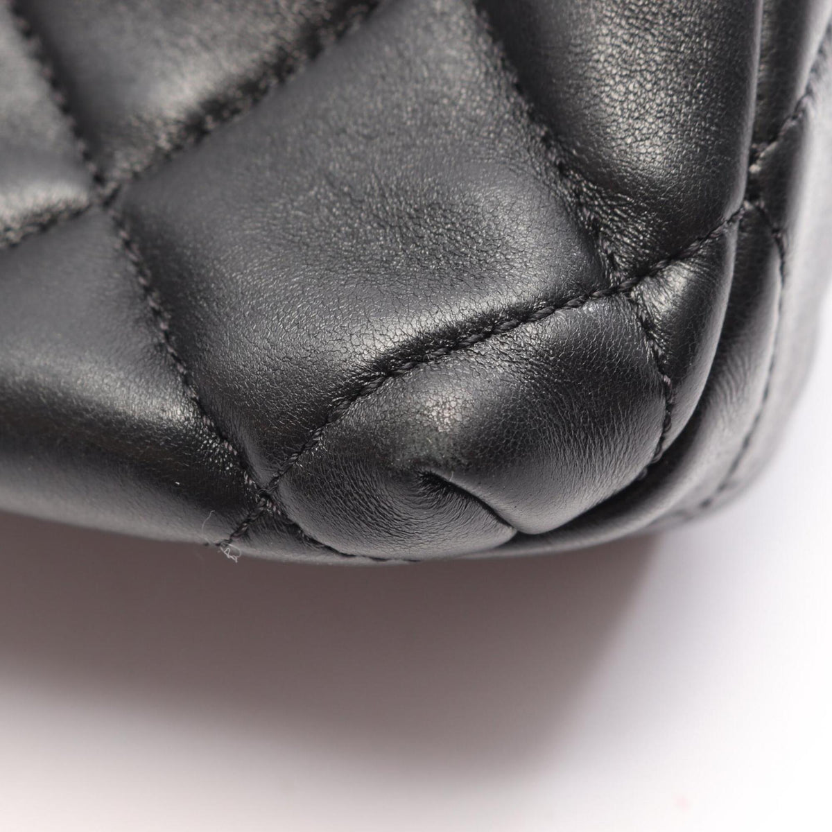 Chanel Black Leather Shoulder Bag (Pre-Owned)