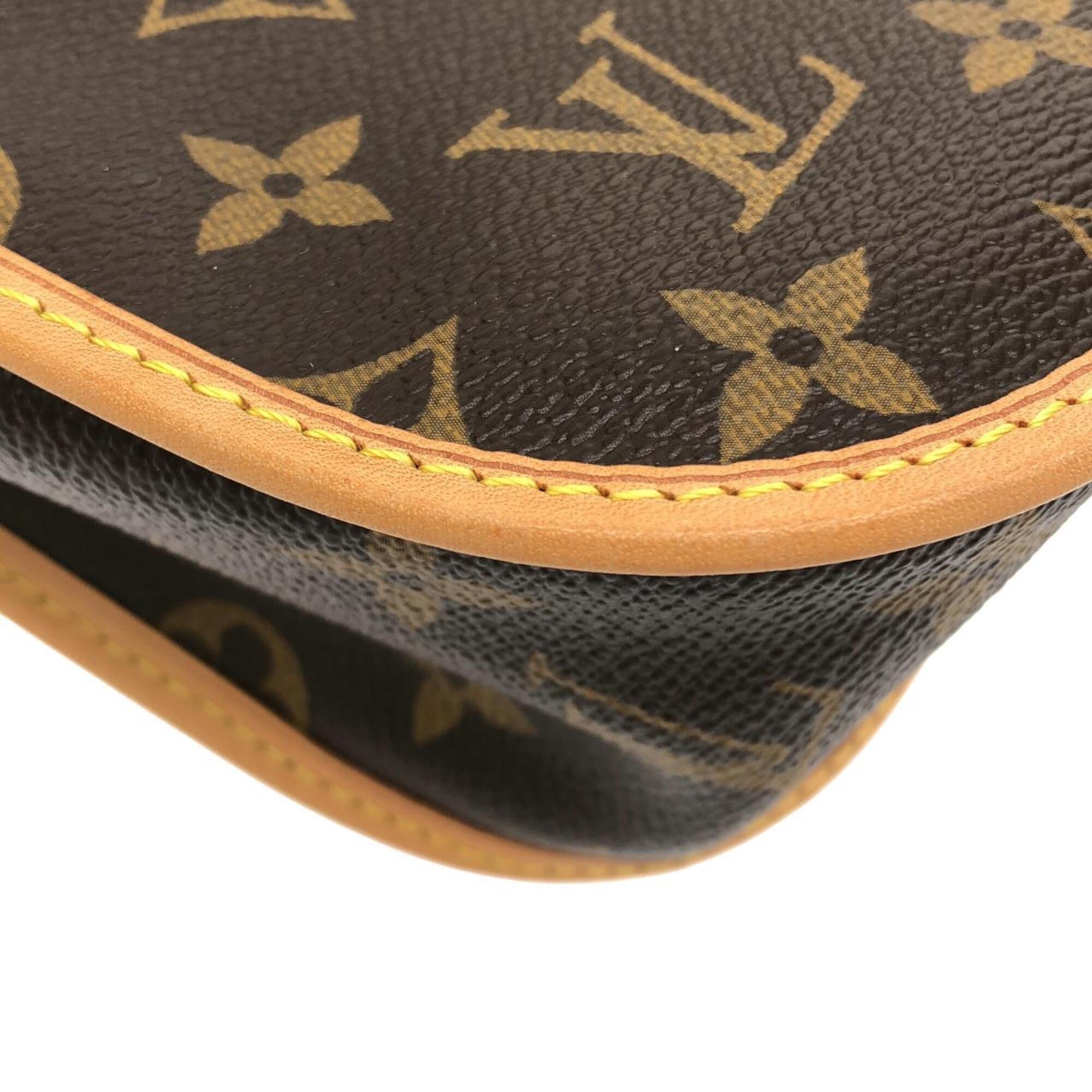 Louis Vuitton Marron Coated Canvas Shoulder Bag (Pre-Owned)