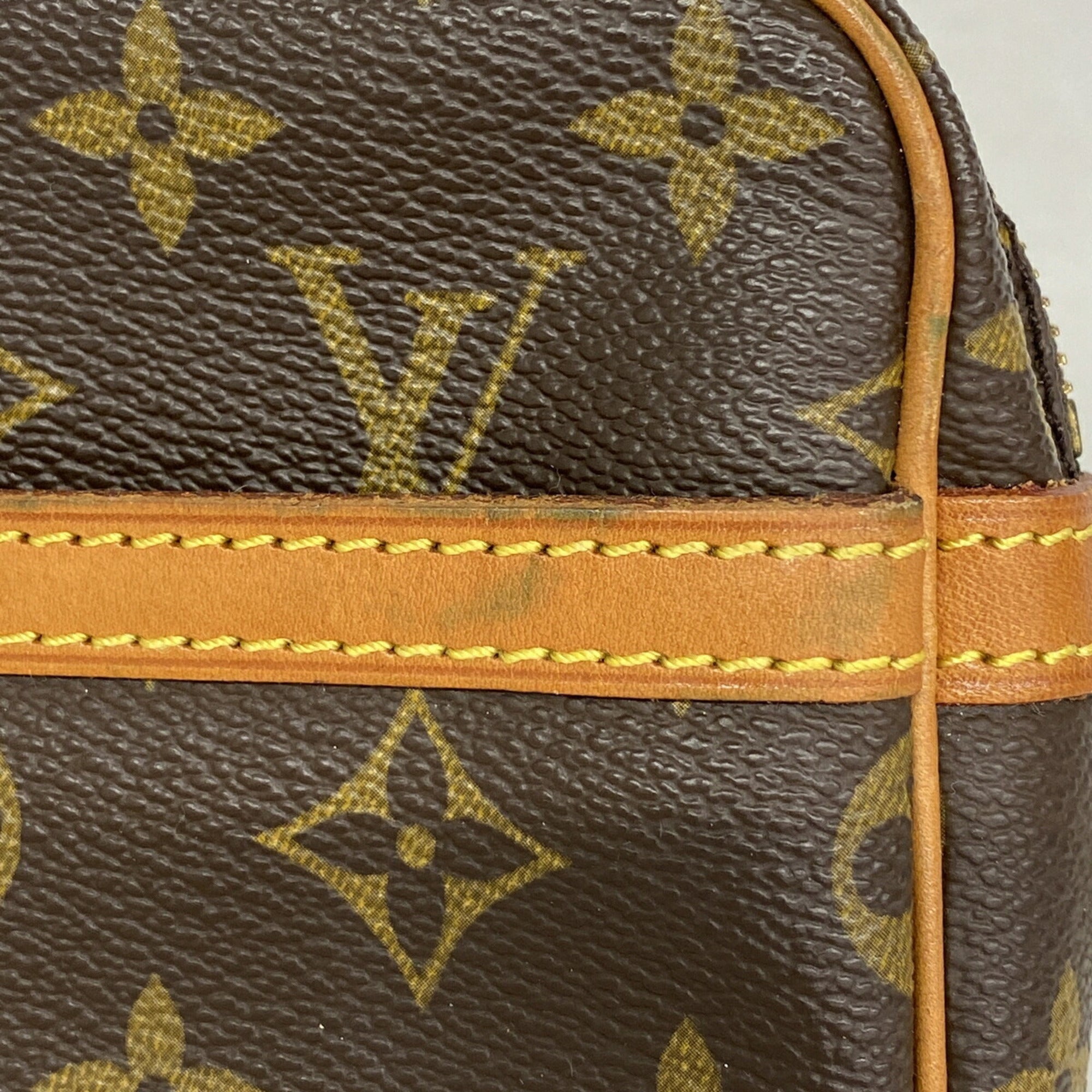 Louis Vuitton Brown Clutch Bag (Pre-Owned)
