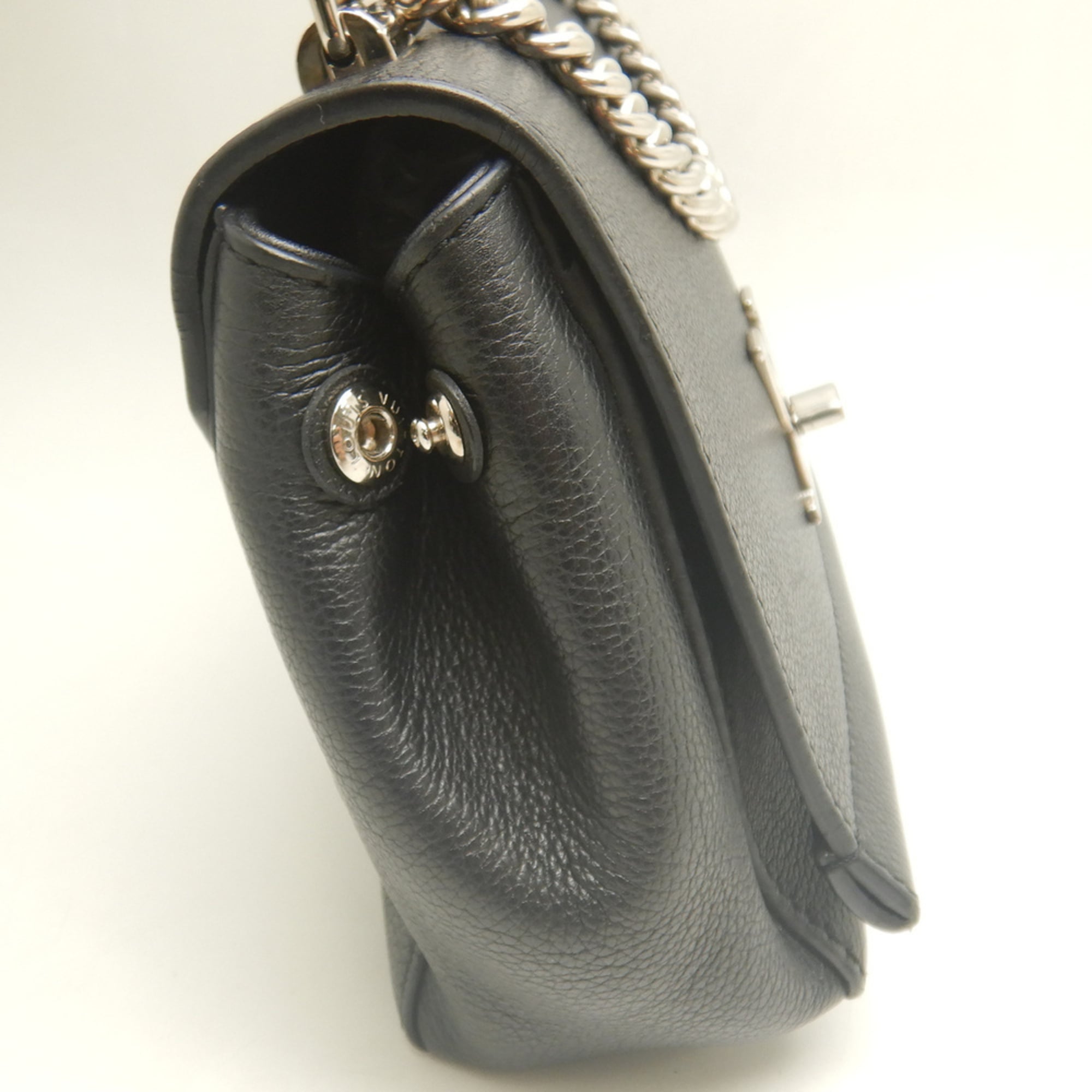 Louis Vuitton Noir Leather Shoulder Bag (Pre-Owned)