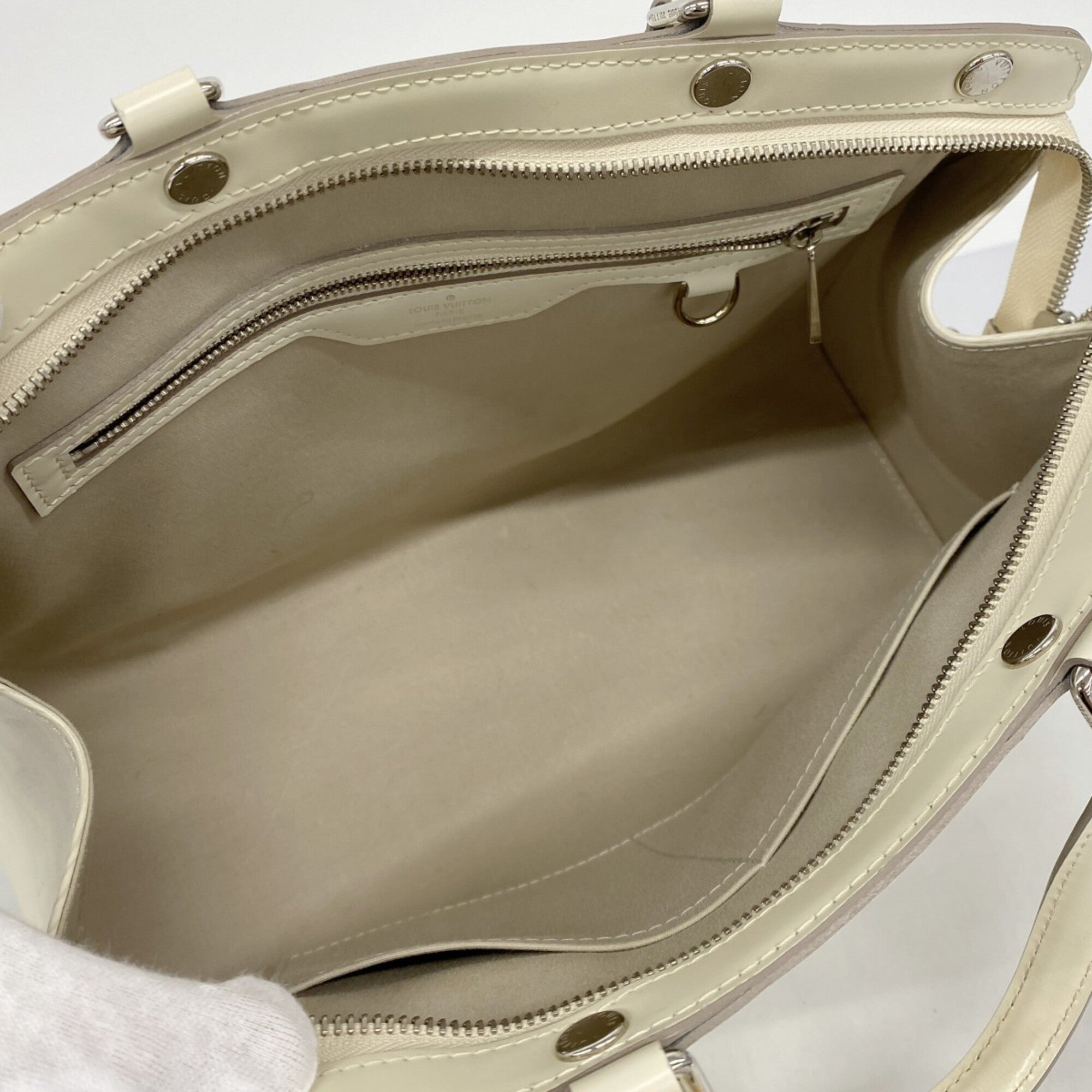 Louis Vuitton Lv Off White Handbag (Pre-Owned)