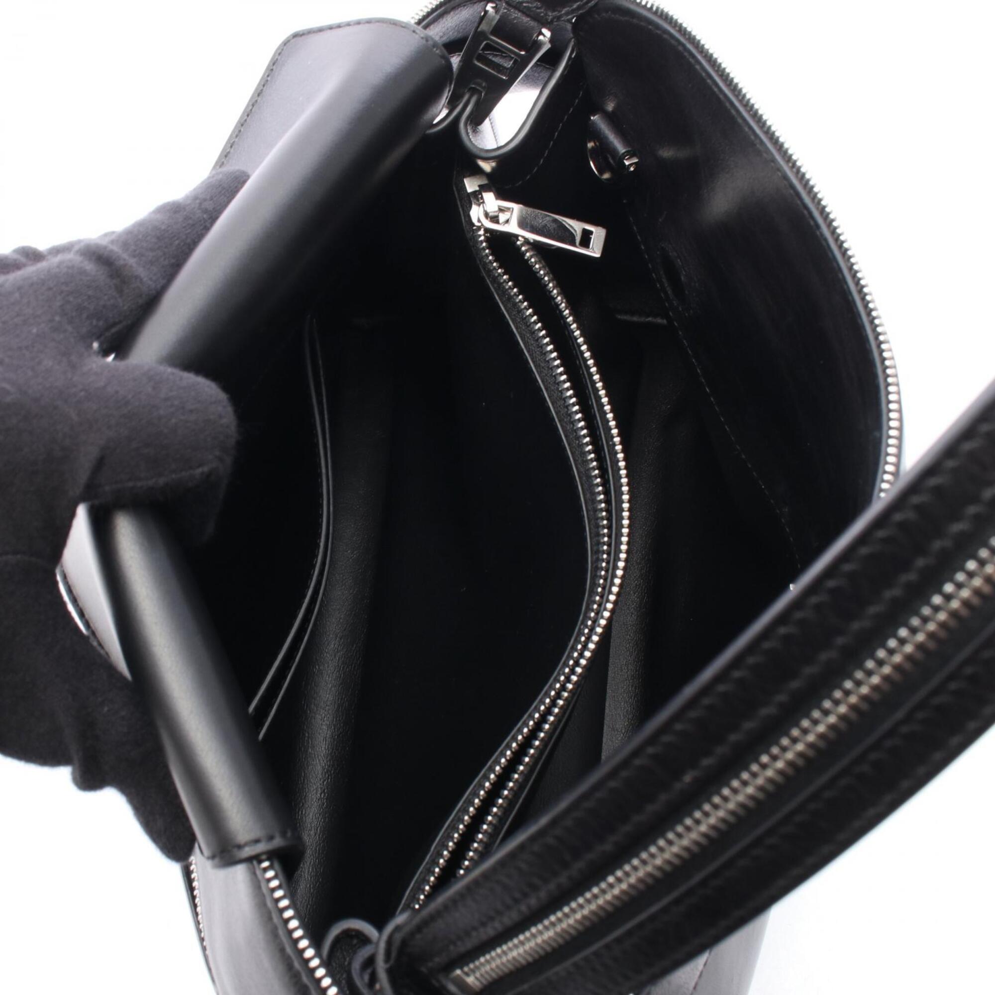 Salvatore Ferragamo Black Leather Handbag Shoulder Bag (Pre-Owned)