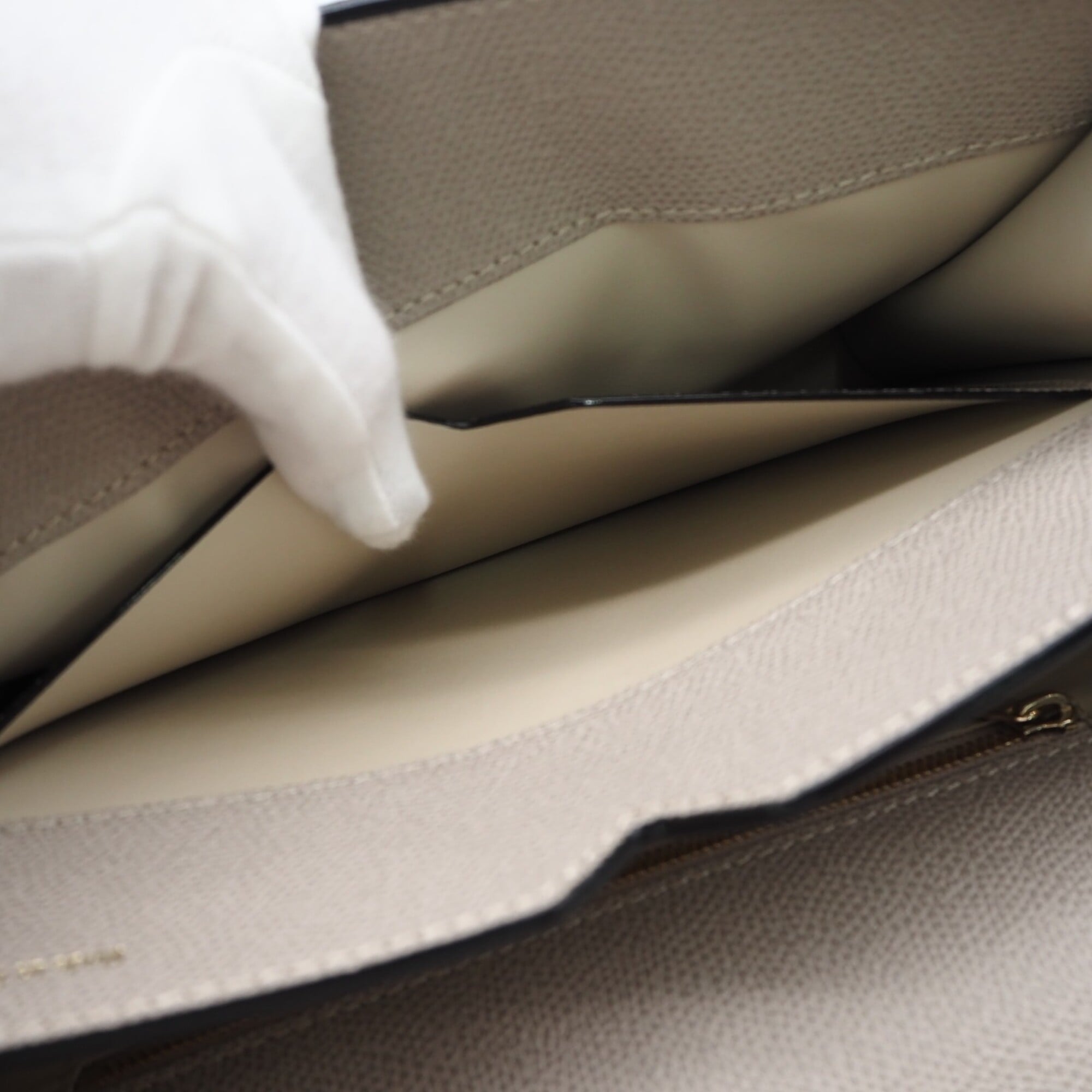 Valextra Beige Leather Shoulder Bag (Pre-Owned)