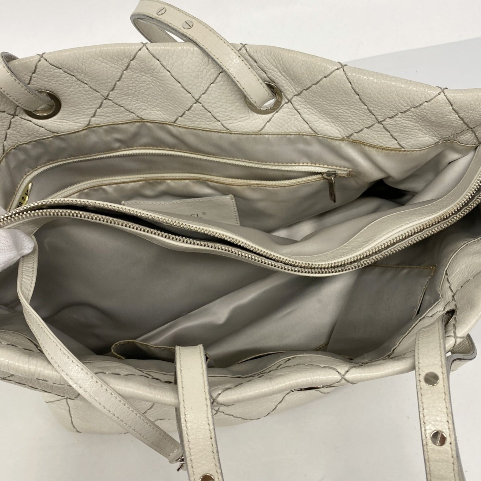 Chanel Gray Leather Tote Bag (Pre-Owned)