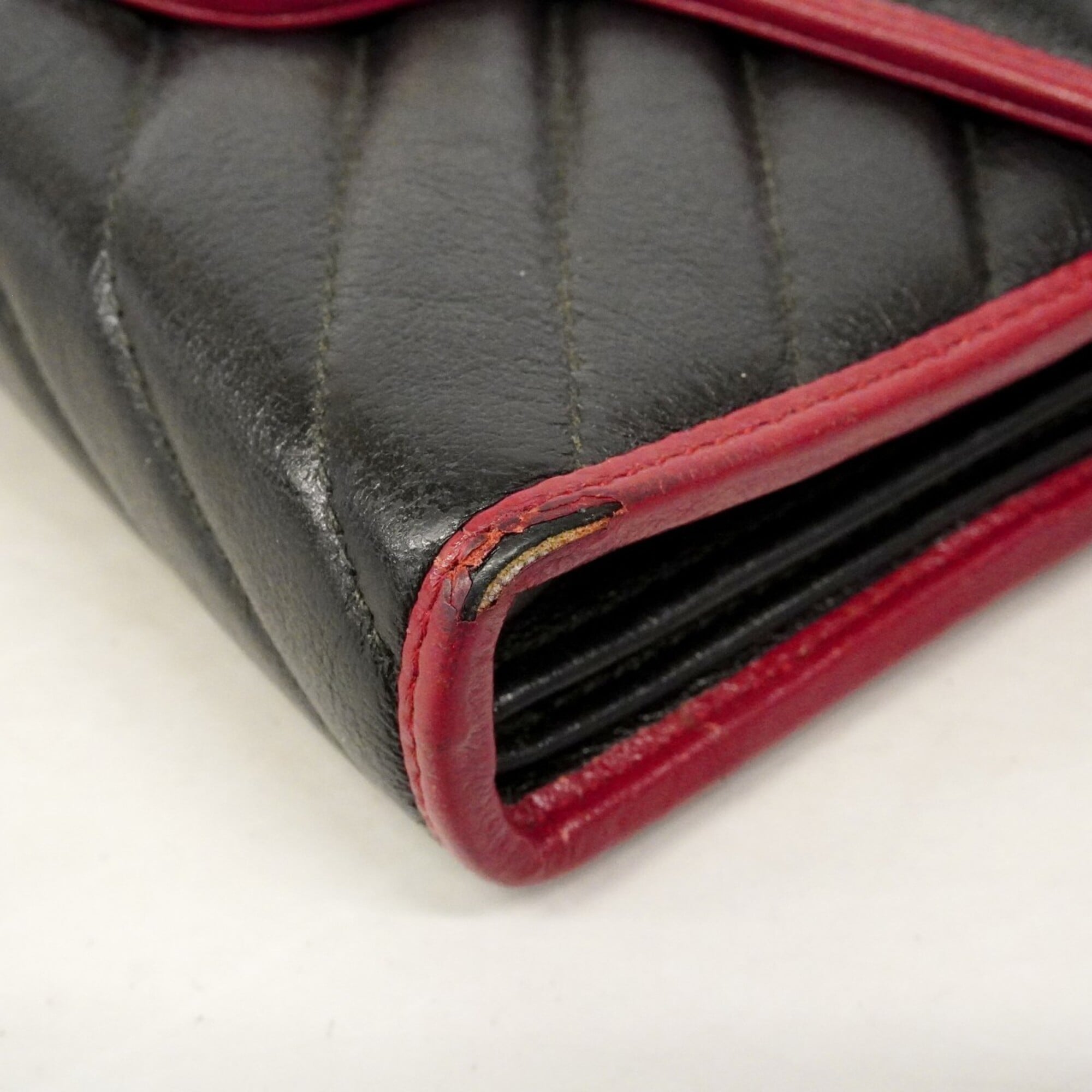 Gucci Black Leather Chain/Shoulder Wallet (Pre-Owned)