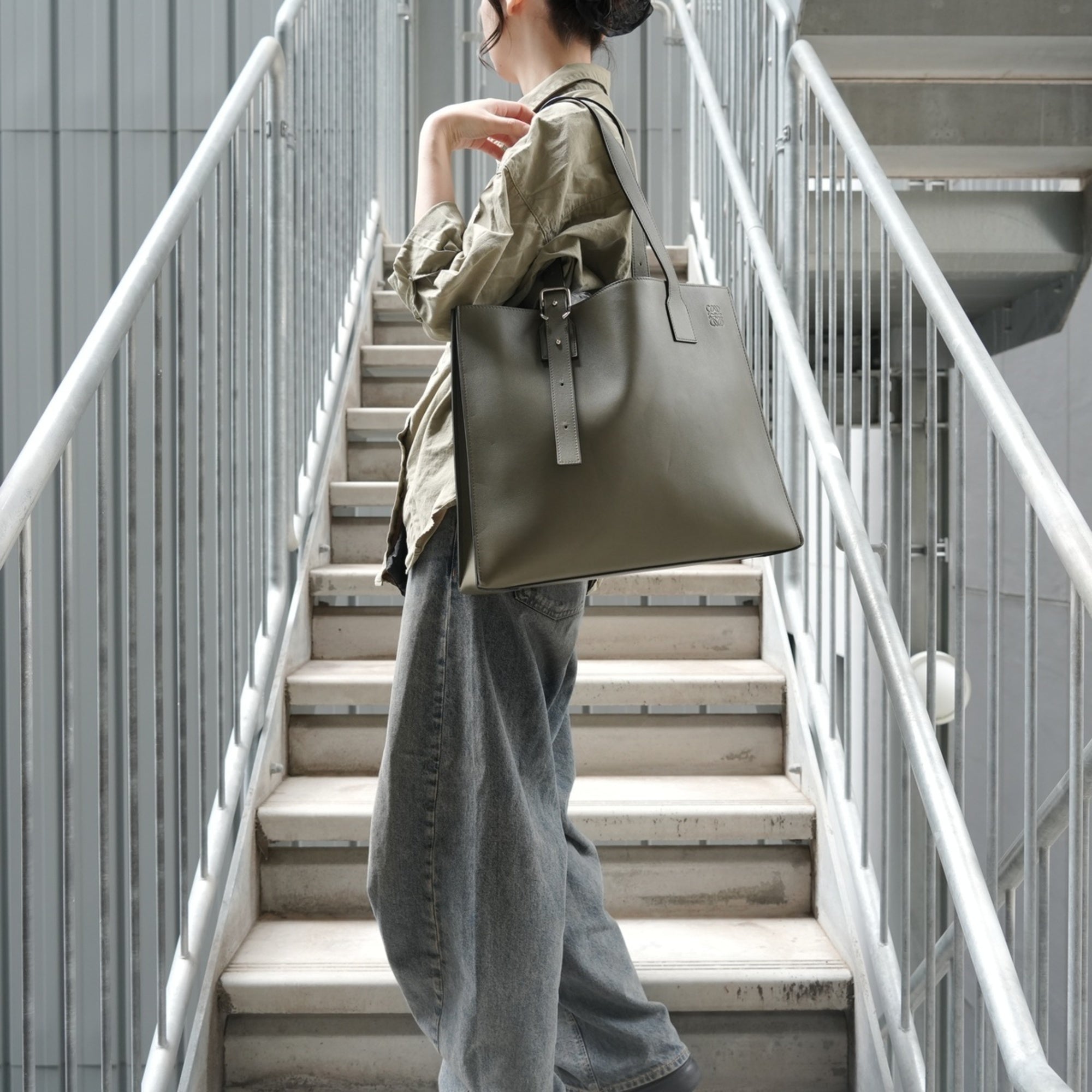 Loewe Khaki Tote Bag (Pre-Owned)